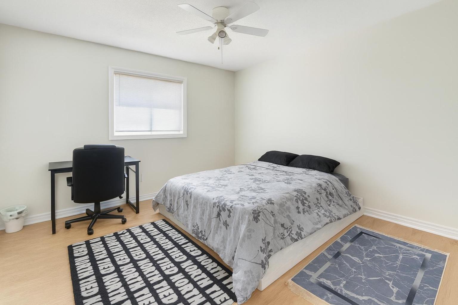 Cozy & Spacious 4BR Orangeville Home with Free Parking, Laundry & Patio! 10 Min Walk to Headwaters Hospital, 5 Min Drive to Mount Alverno! Ideal for Medica