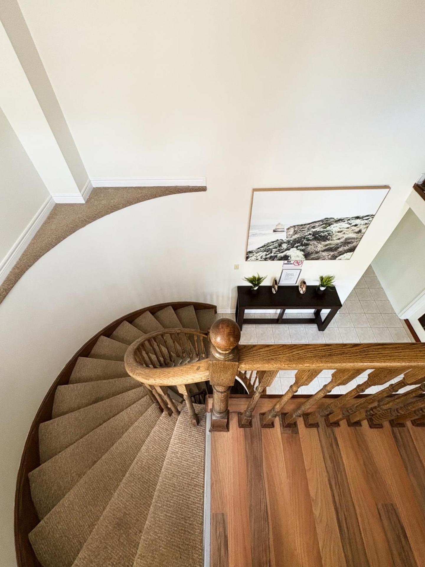 Cozy & Spacious 4BR Orangeville Home with Free Parking, Laundry & Patio! 10 Min Walk to Headwaters Hospital, 5 Min Drive to Mount Alverno! Ideal for Medica
