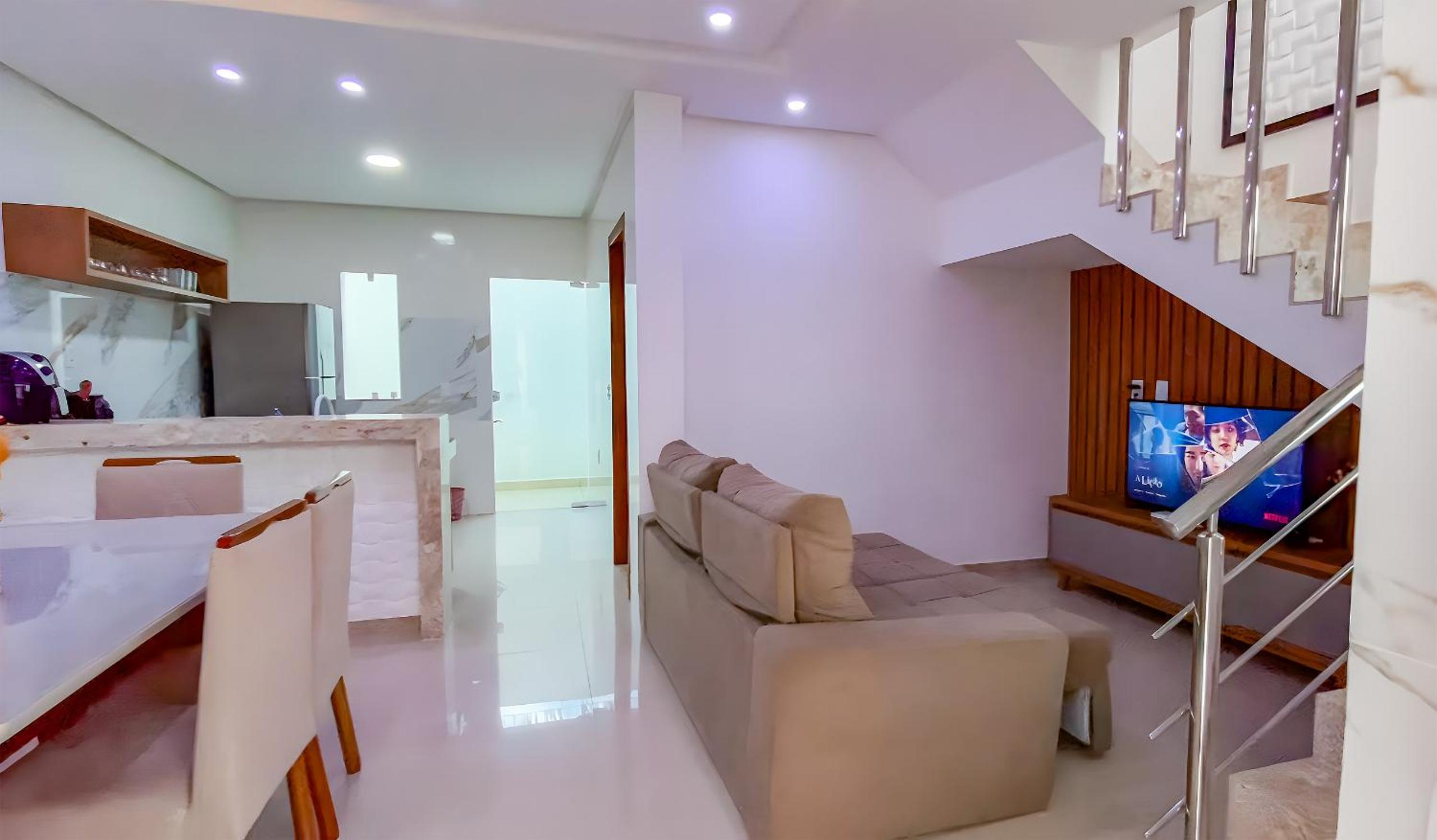 Casa com 4 quartos em condomínio com piscina e área gourmet próximo à praia de Taperapuã