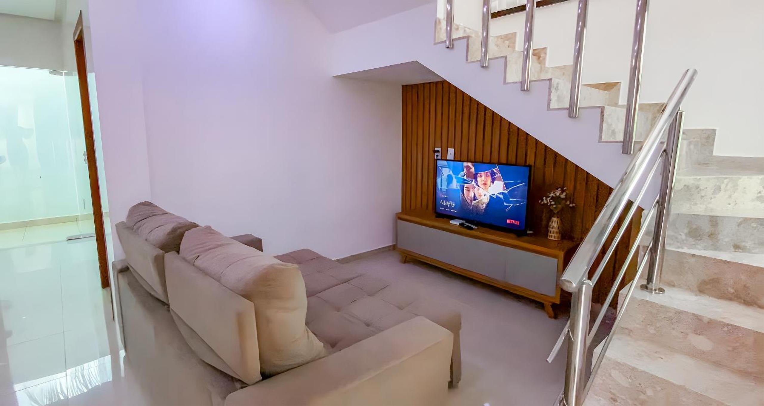Casa com 4 quartos em condomínio com piscina e área gourmet próximo à praia de Taperapuã