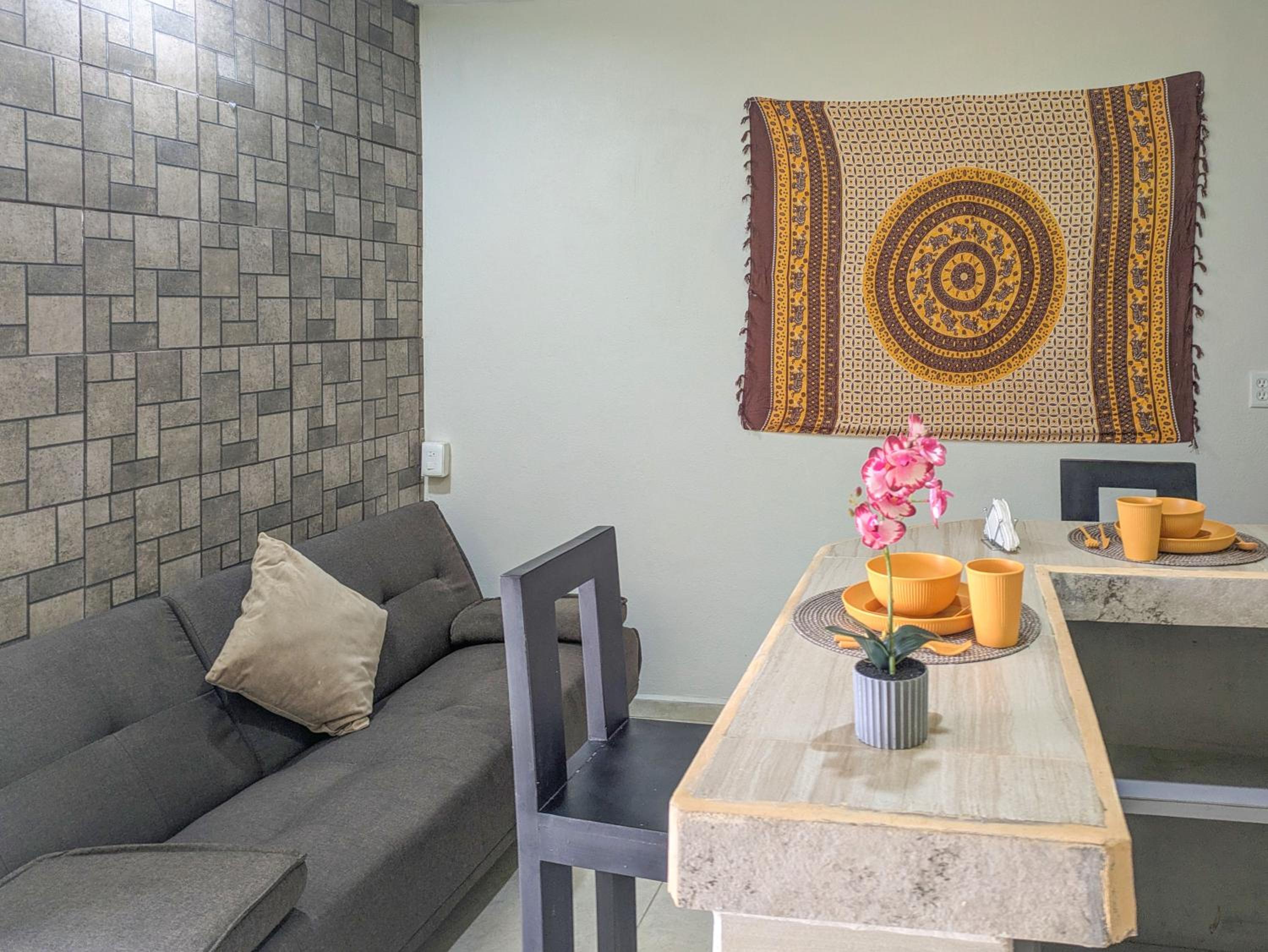Modern Cozy King Bed 1BR Walk to Beach Kitchen Digital Nomad Fast WiFi AC 4B