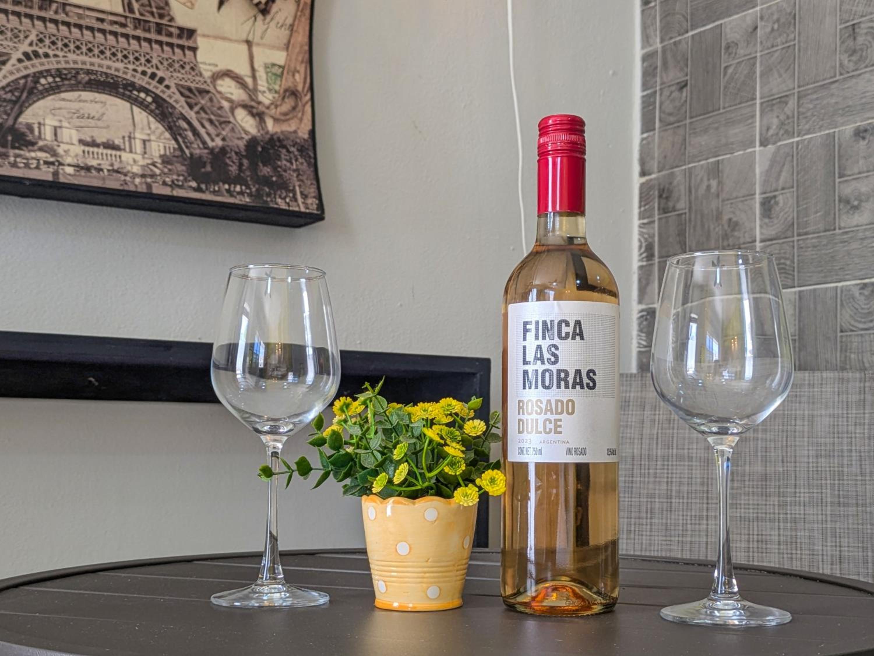 Romantic Cozy Memory Foam King Bed Steps to Beach Kitchen Fast WiFi AC 3B