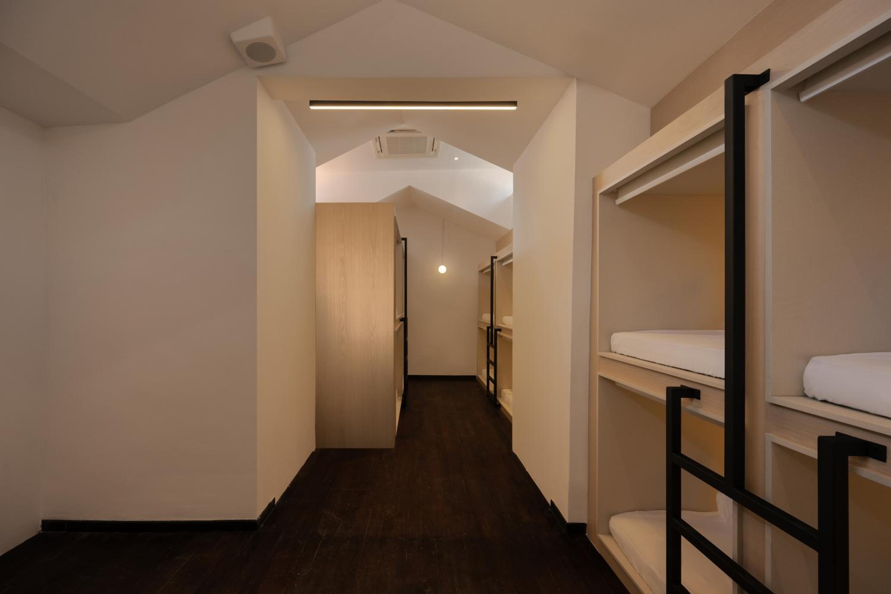 BEAT 1932 Hostel at Chinatown