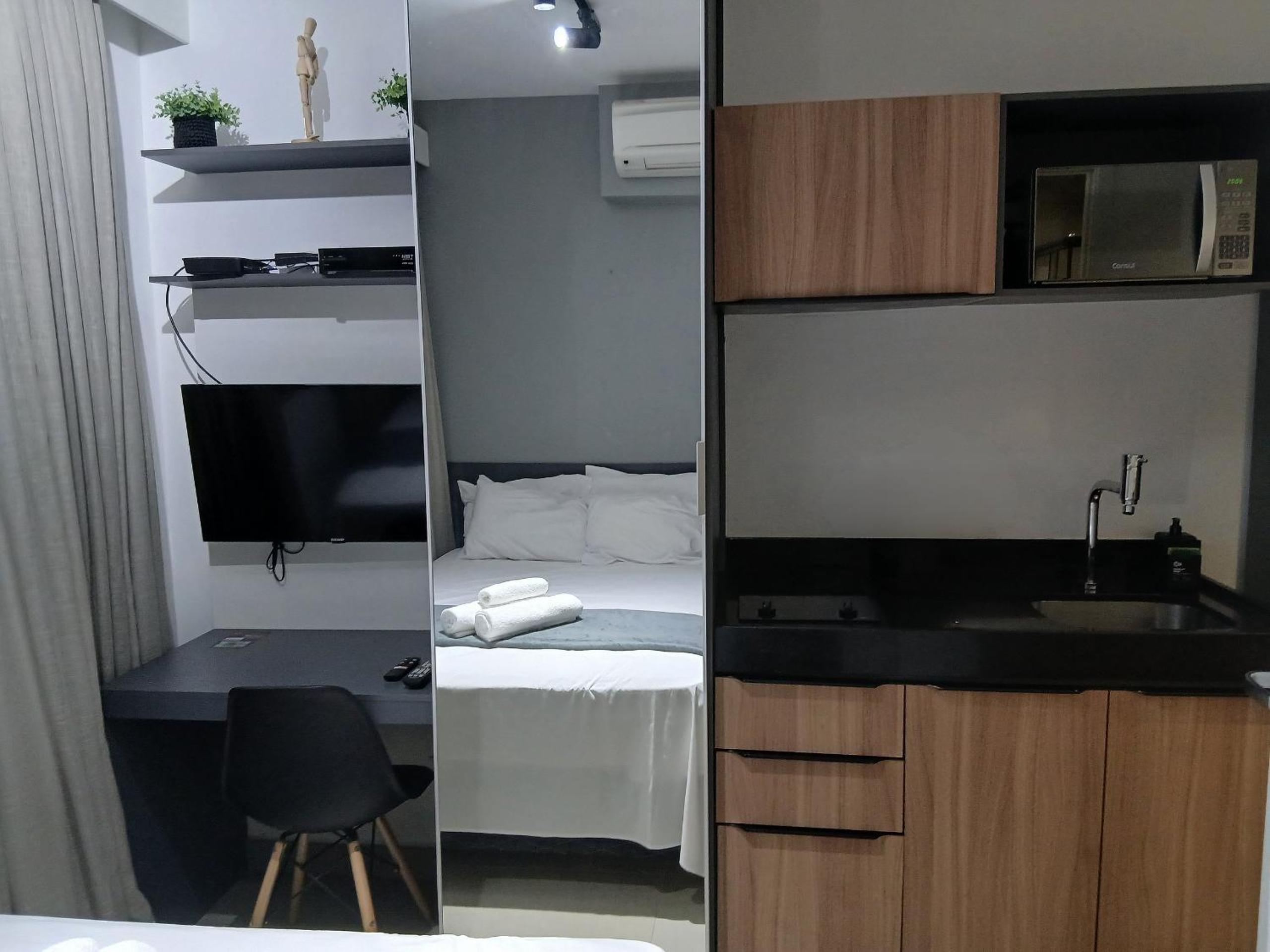 Your complete stay in a building with a pool just steps from the subway - FRE