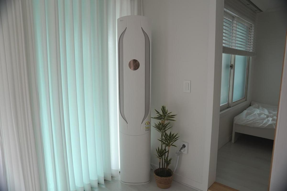 WhiteTreeHouse