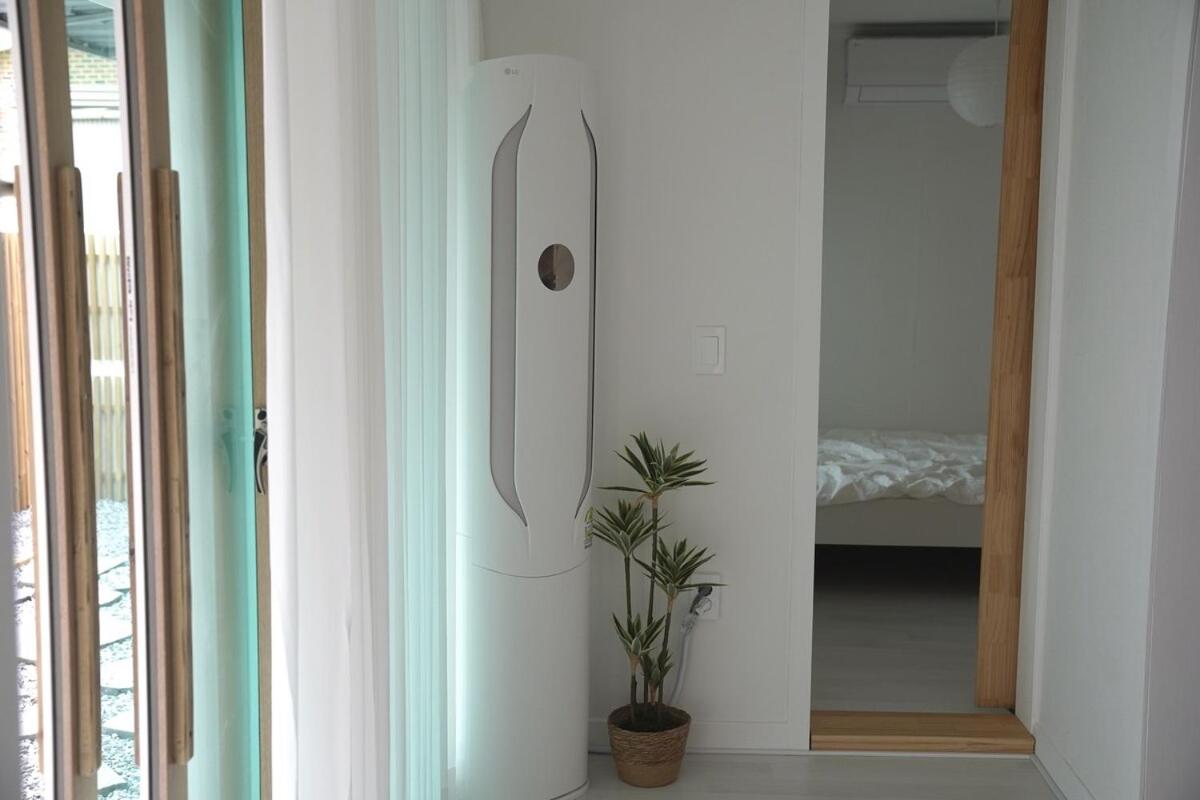 WhiteTreeHouse