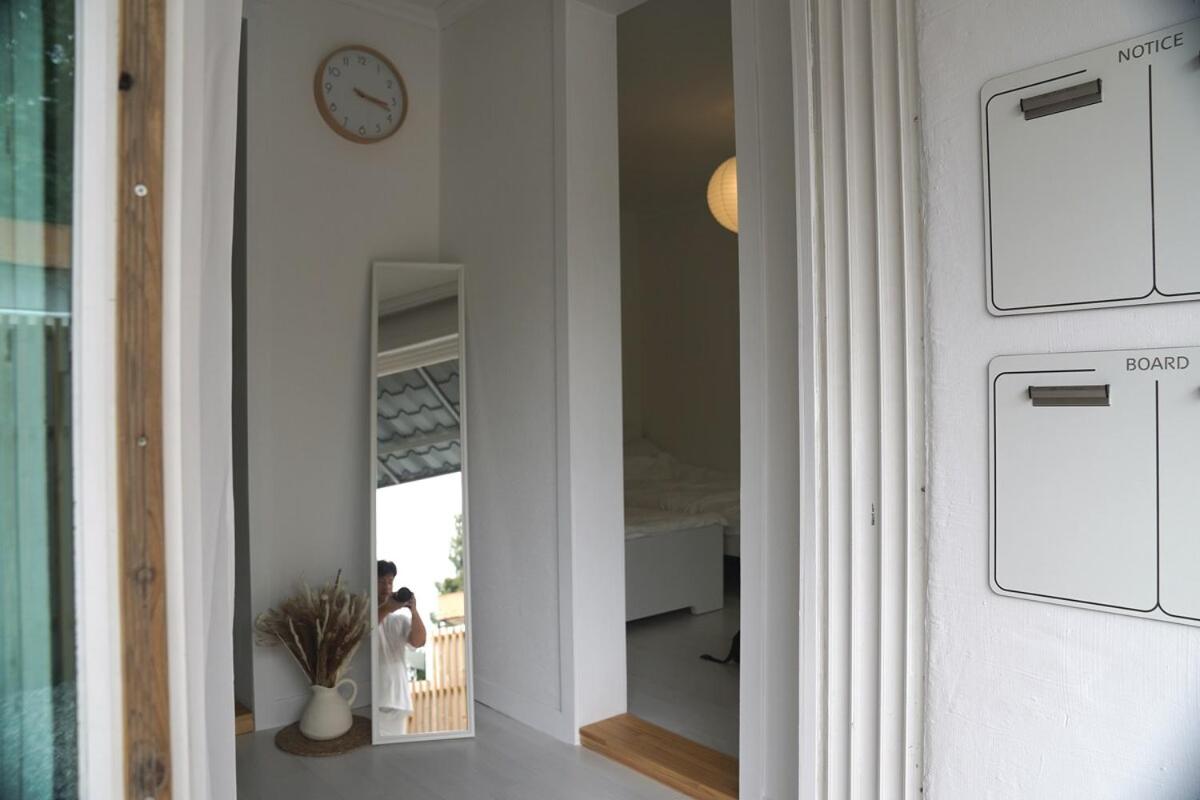 WhiteTreeHouse