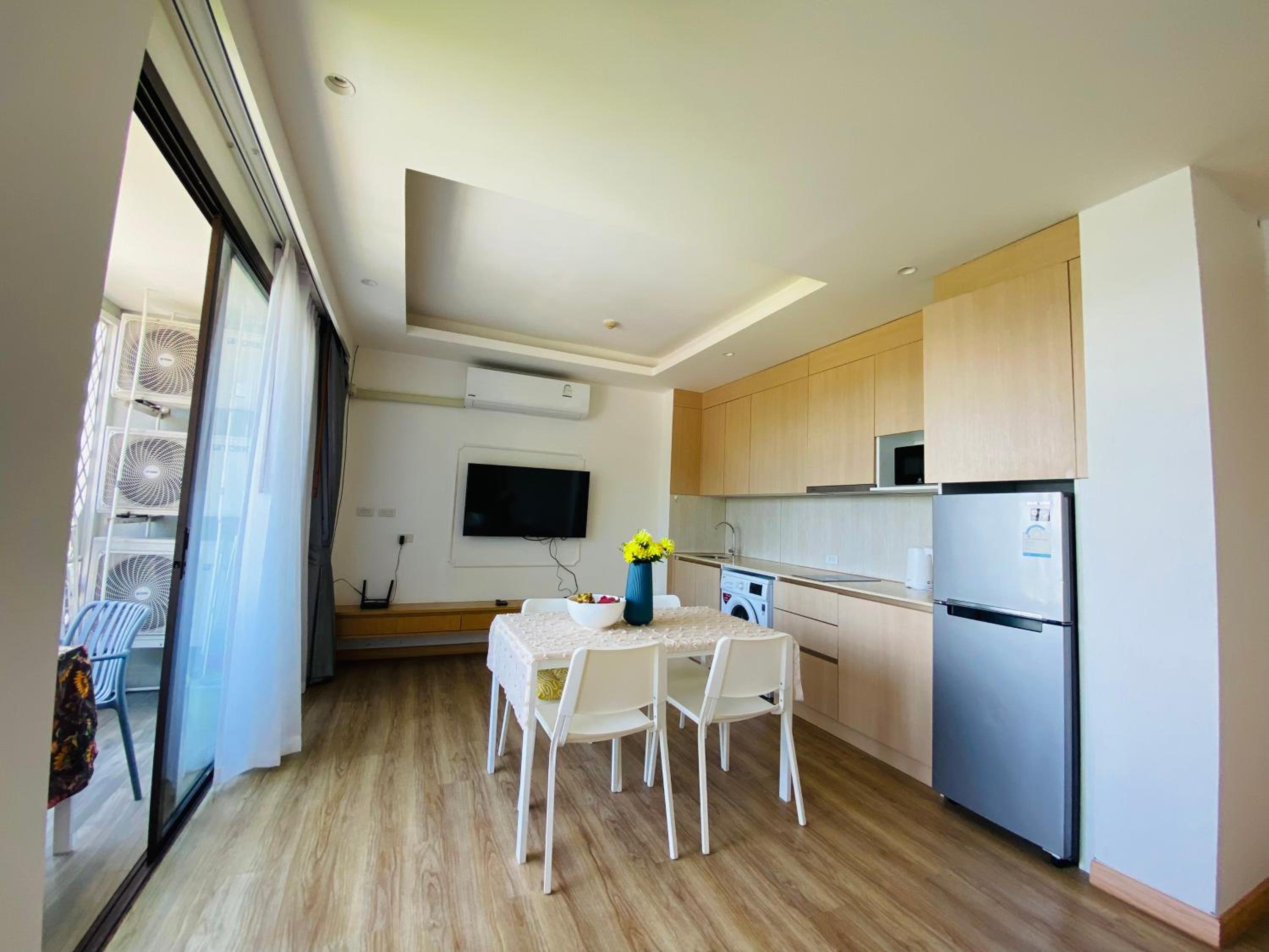 Aristo 2 Condo with a sea view