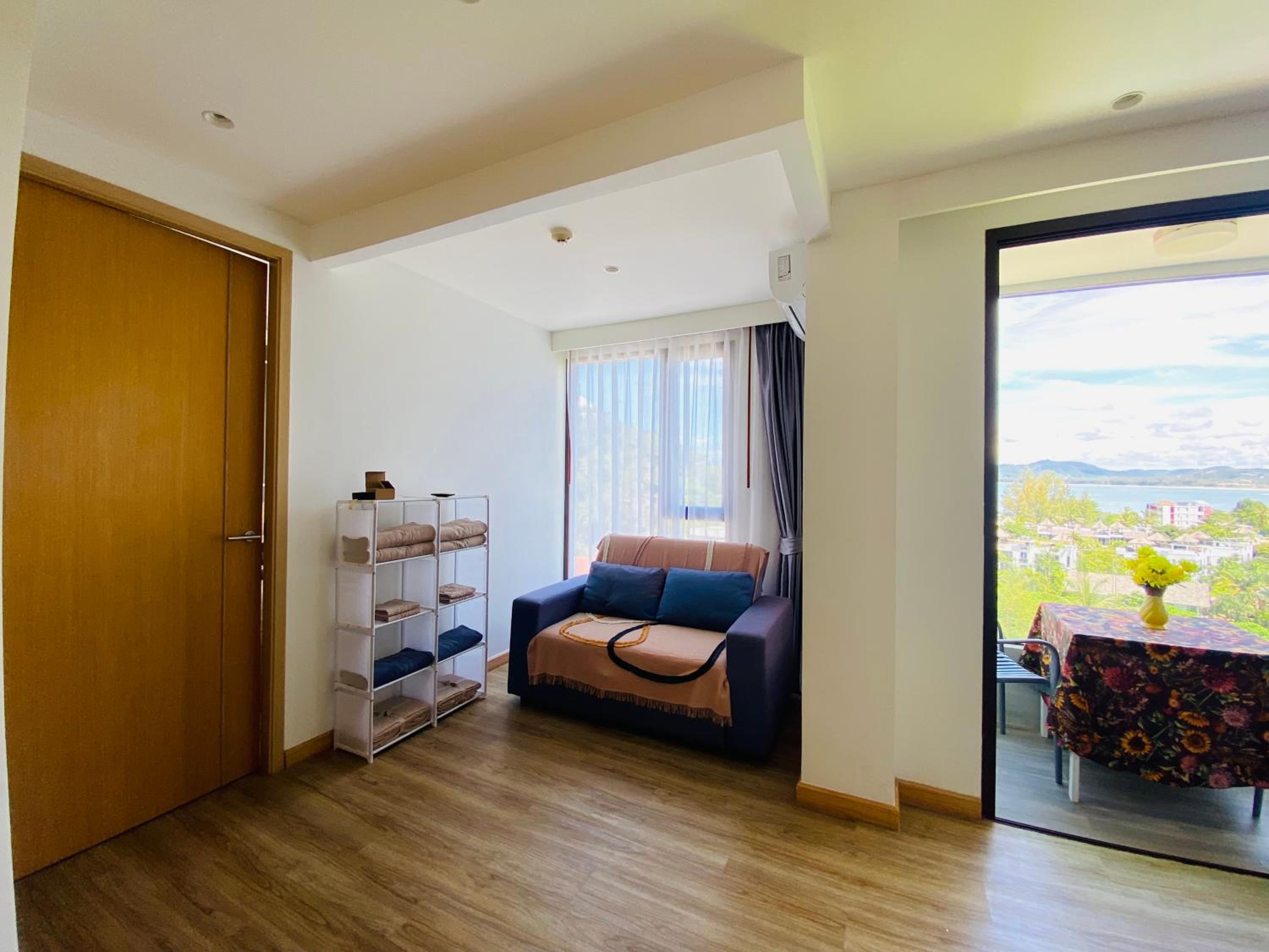 Aristo 2 Condo with a sea view