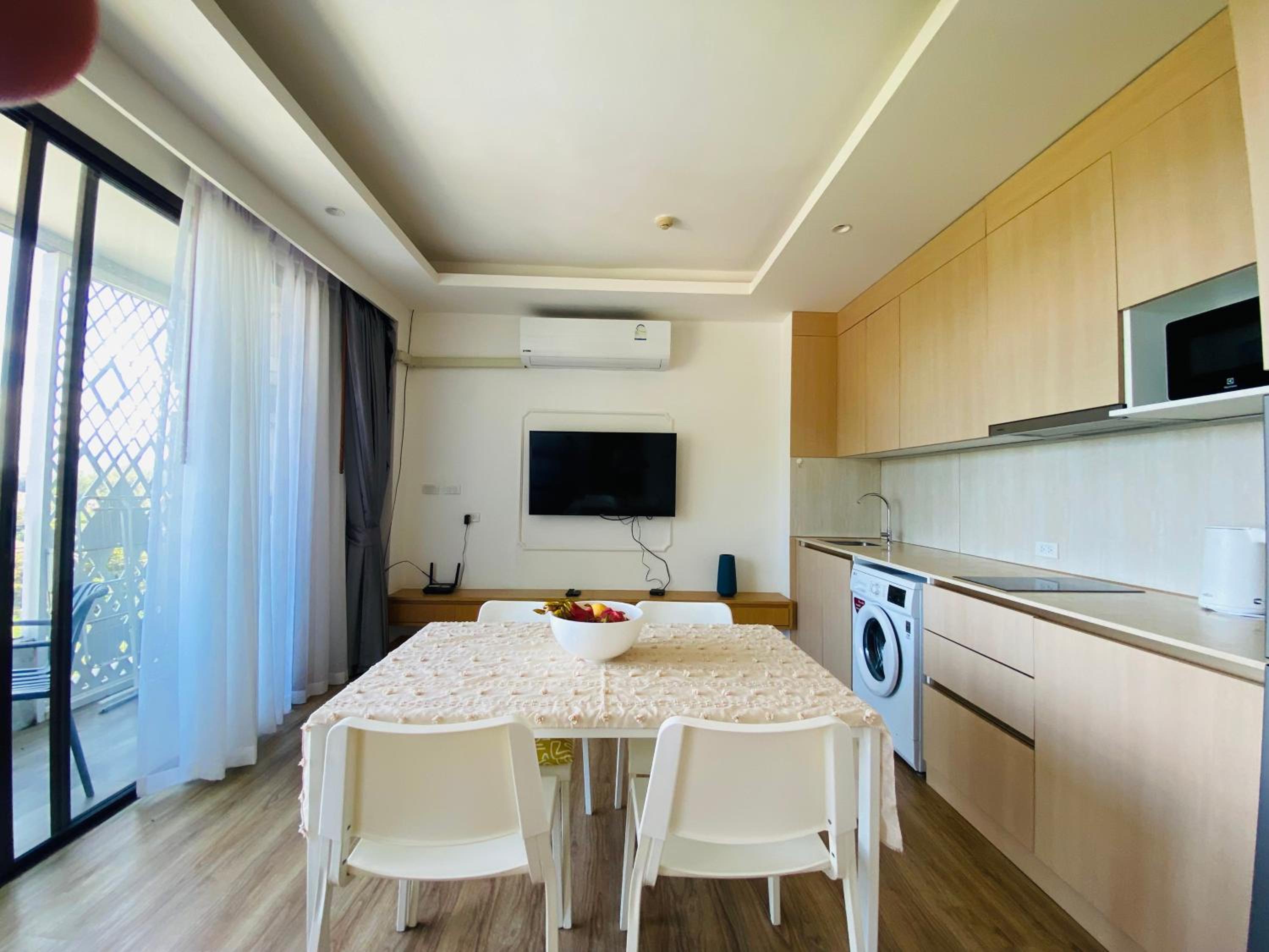 Aristo 2 Condo with a sea view