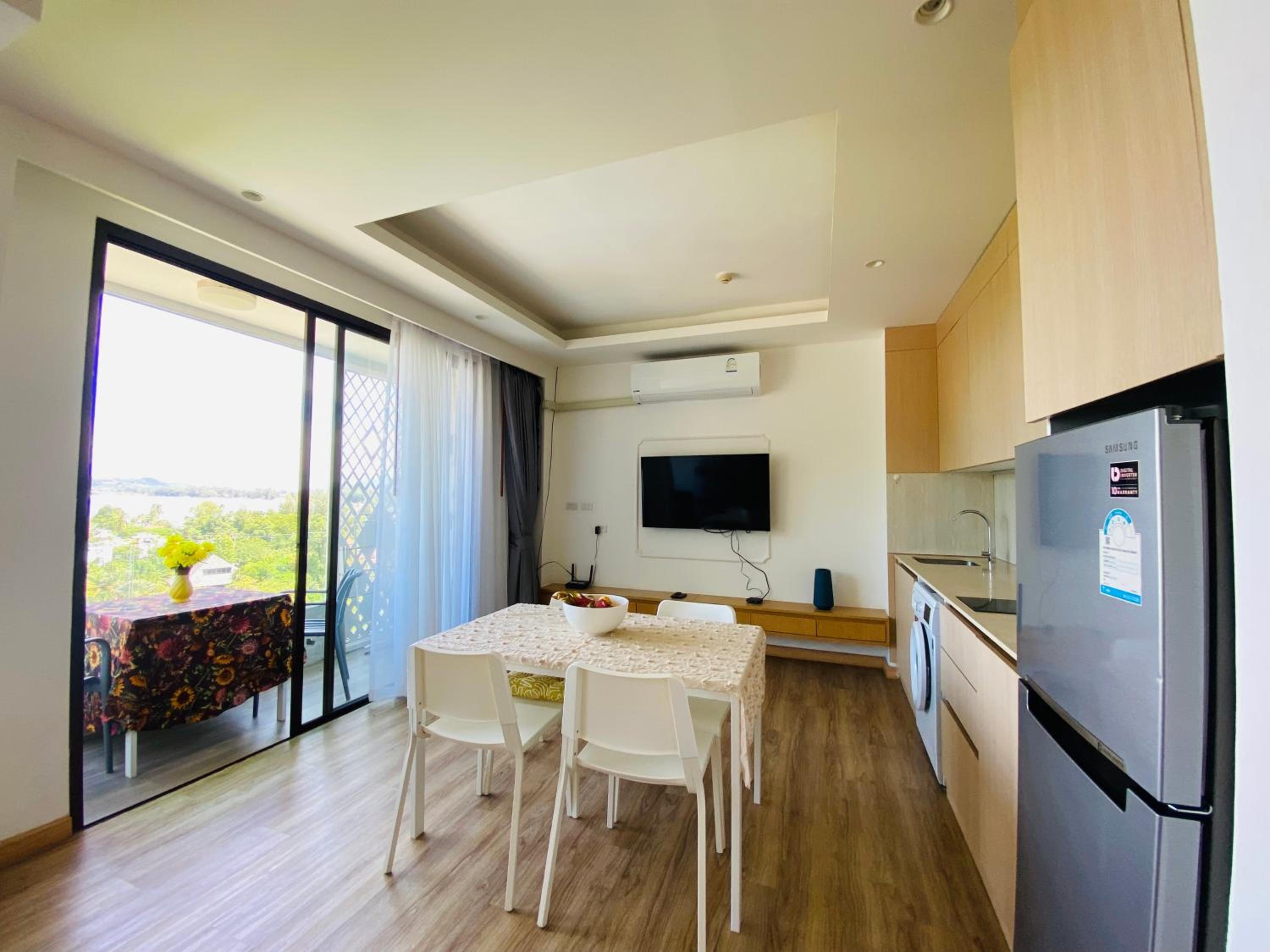 Aristo 2 Condo with a sea view