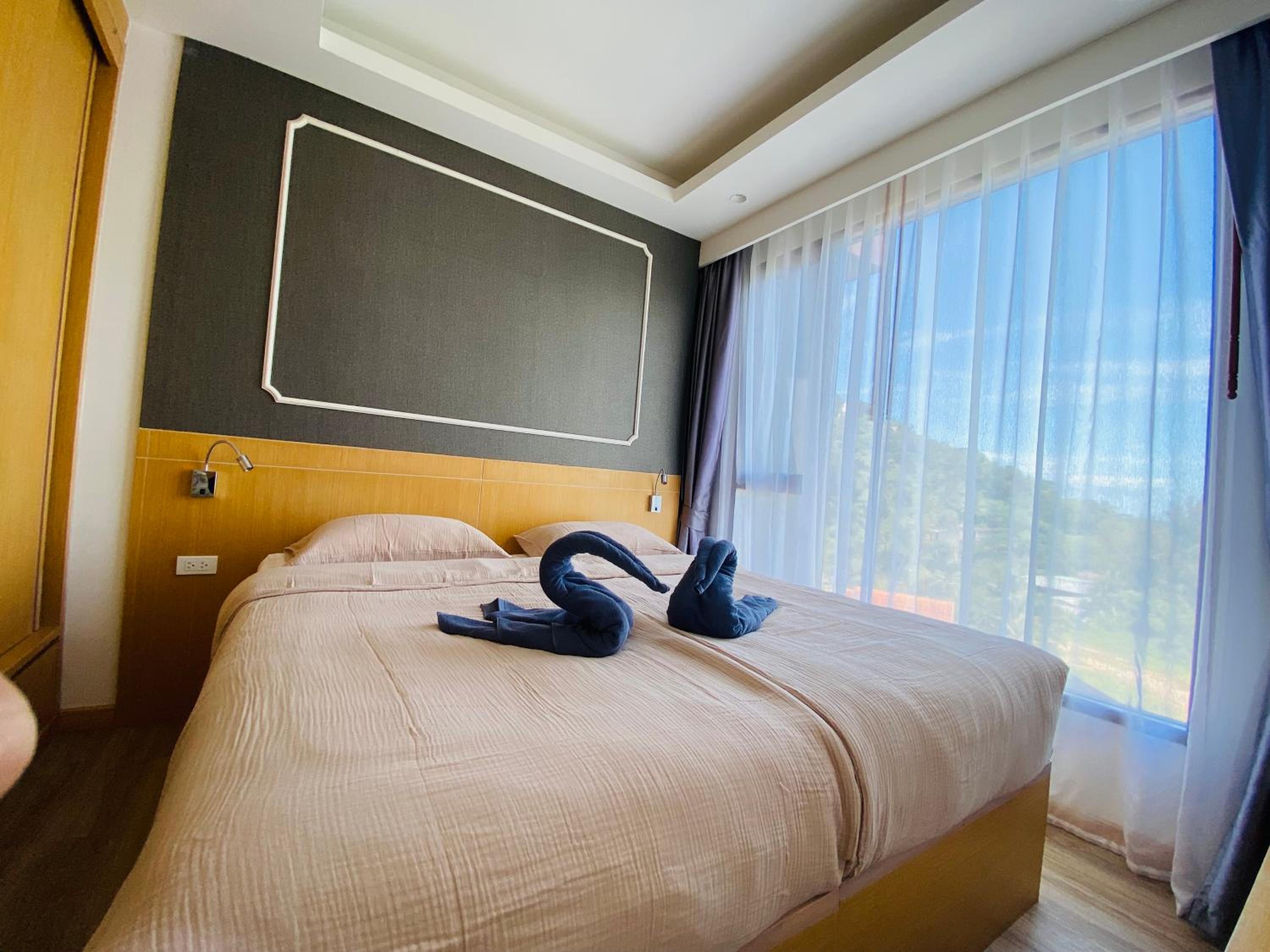 Aristo 2 Condo with a sea view