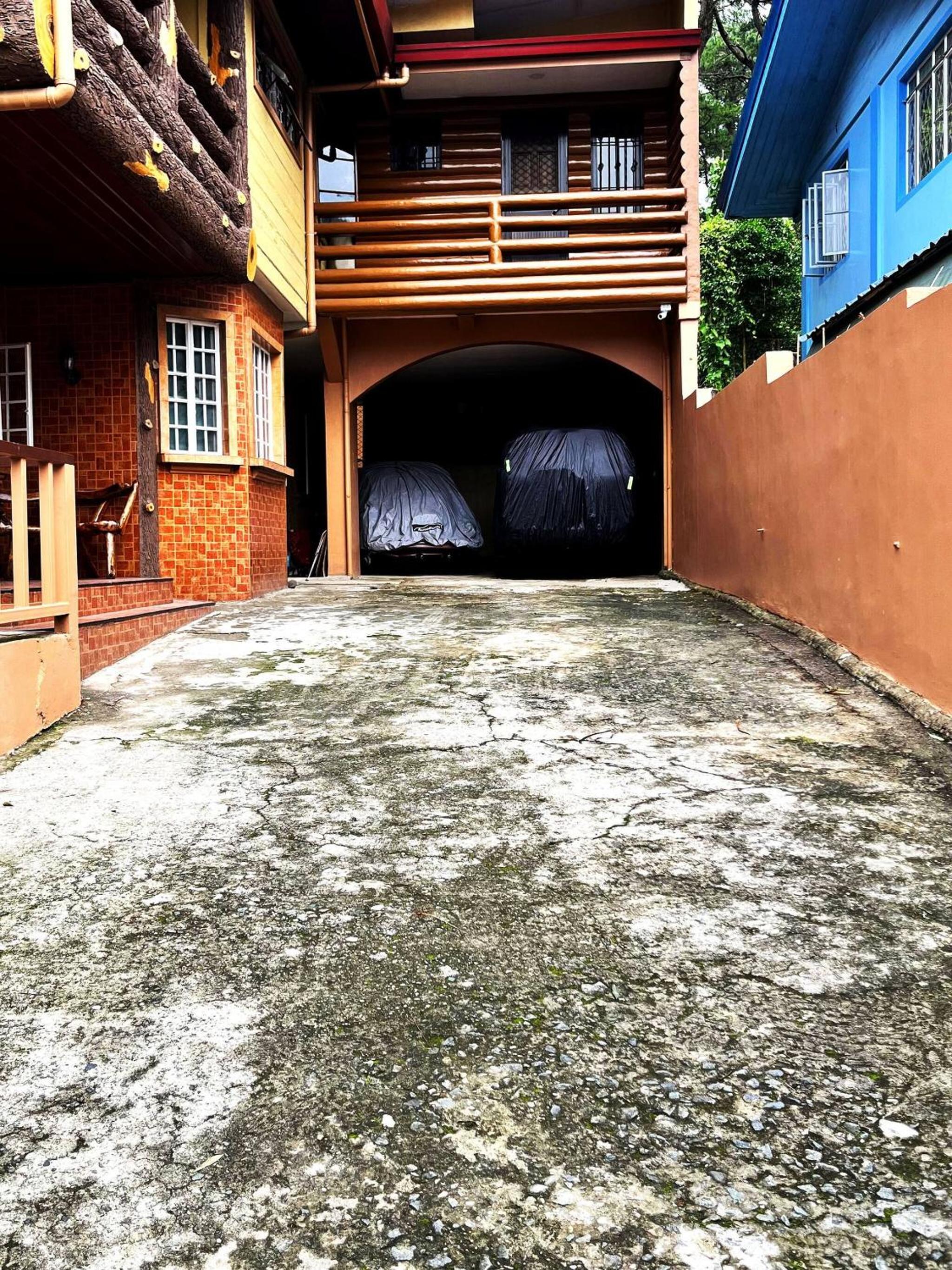 3 Bedroom House in the Heart of Baguio with Garage