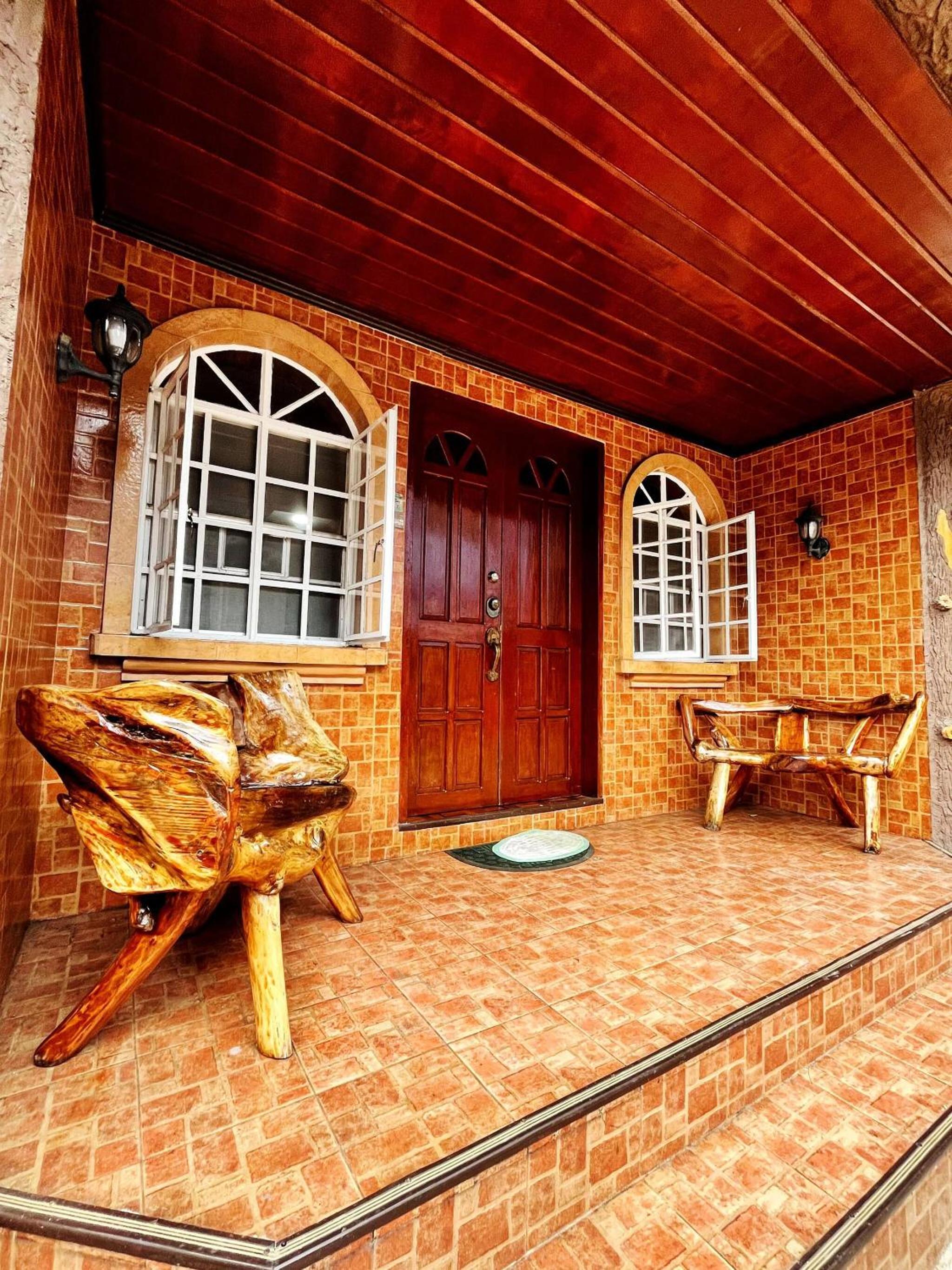 3 Bedroom House in the Heart of Baguio with Garage