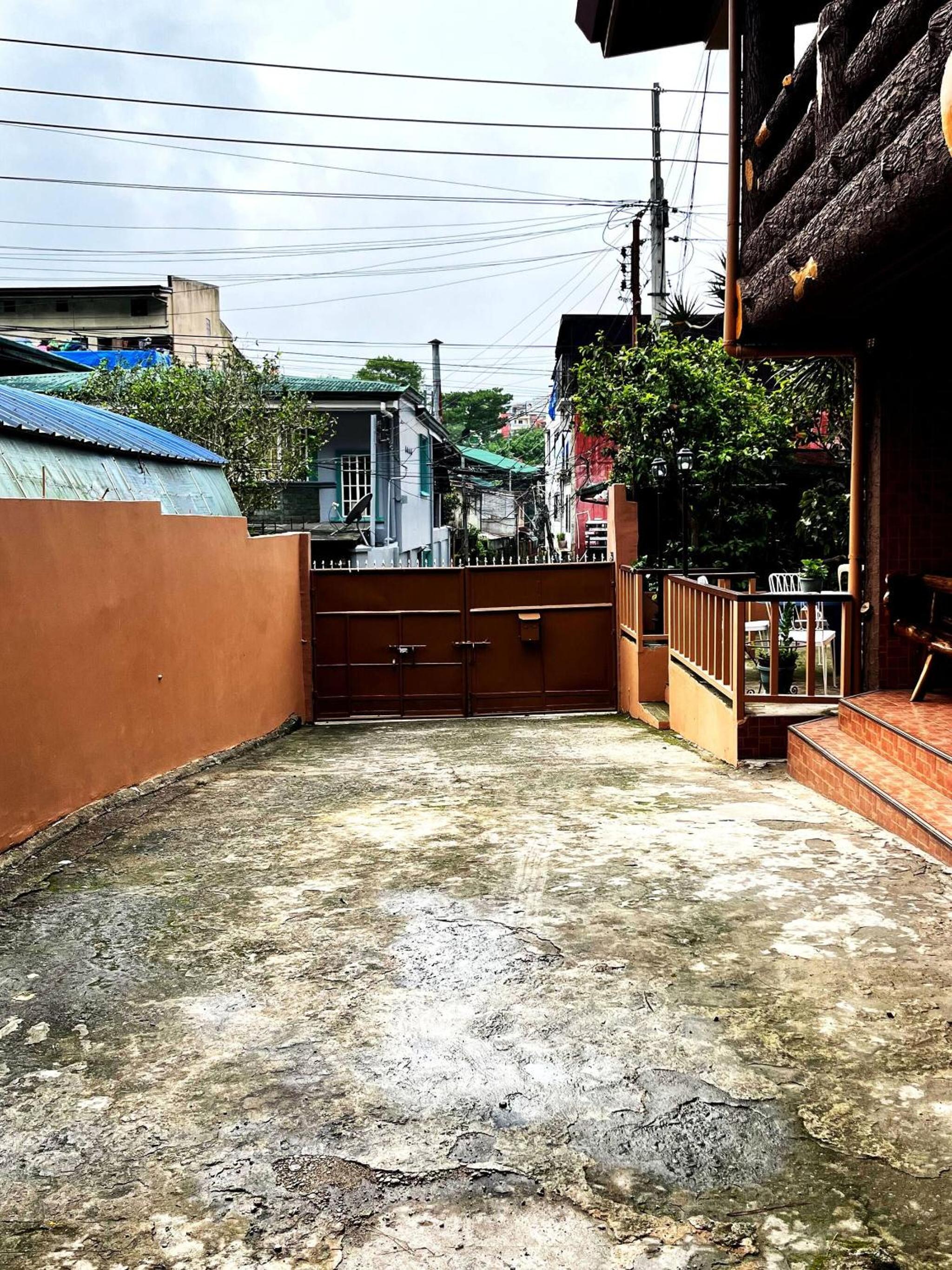 3 Bedroom House in the Heart of Baguio with Garage