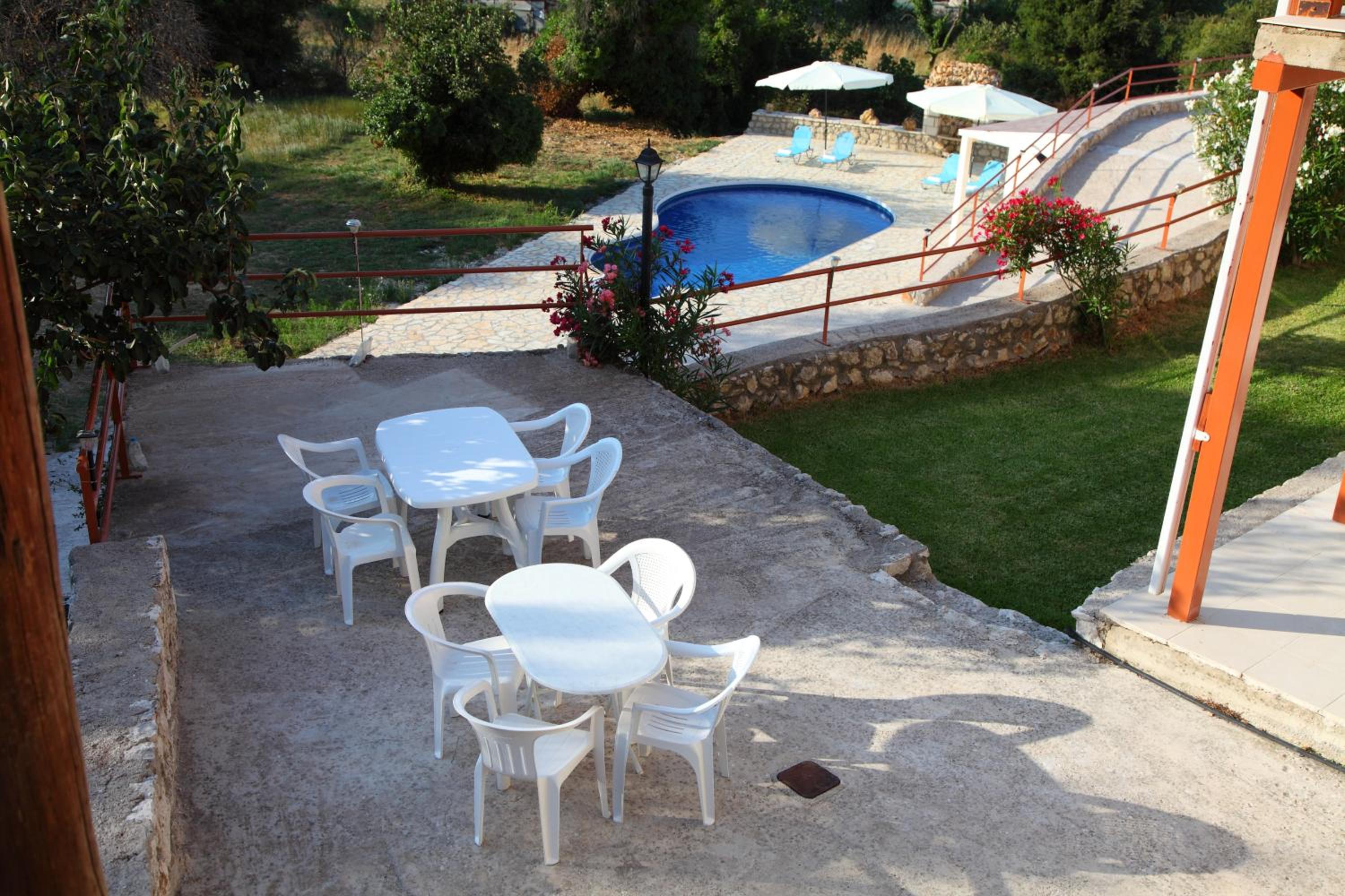 Photo 10