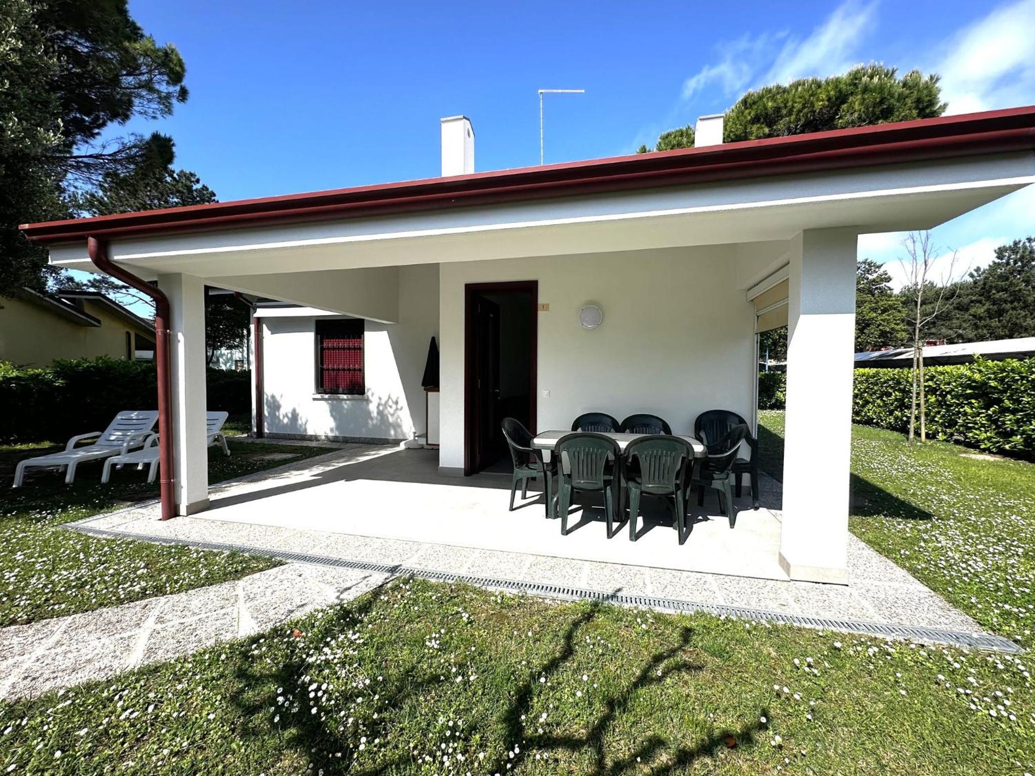 Villa with garden and pool access in Bibione