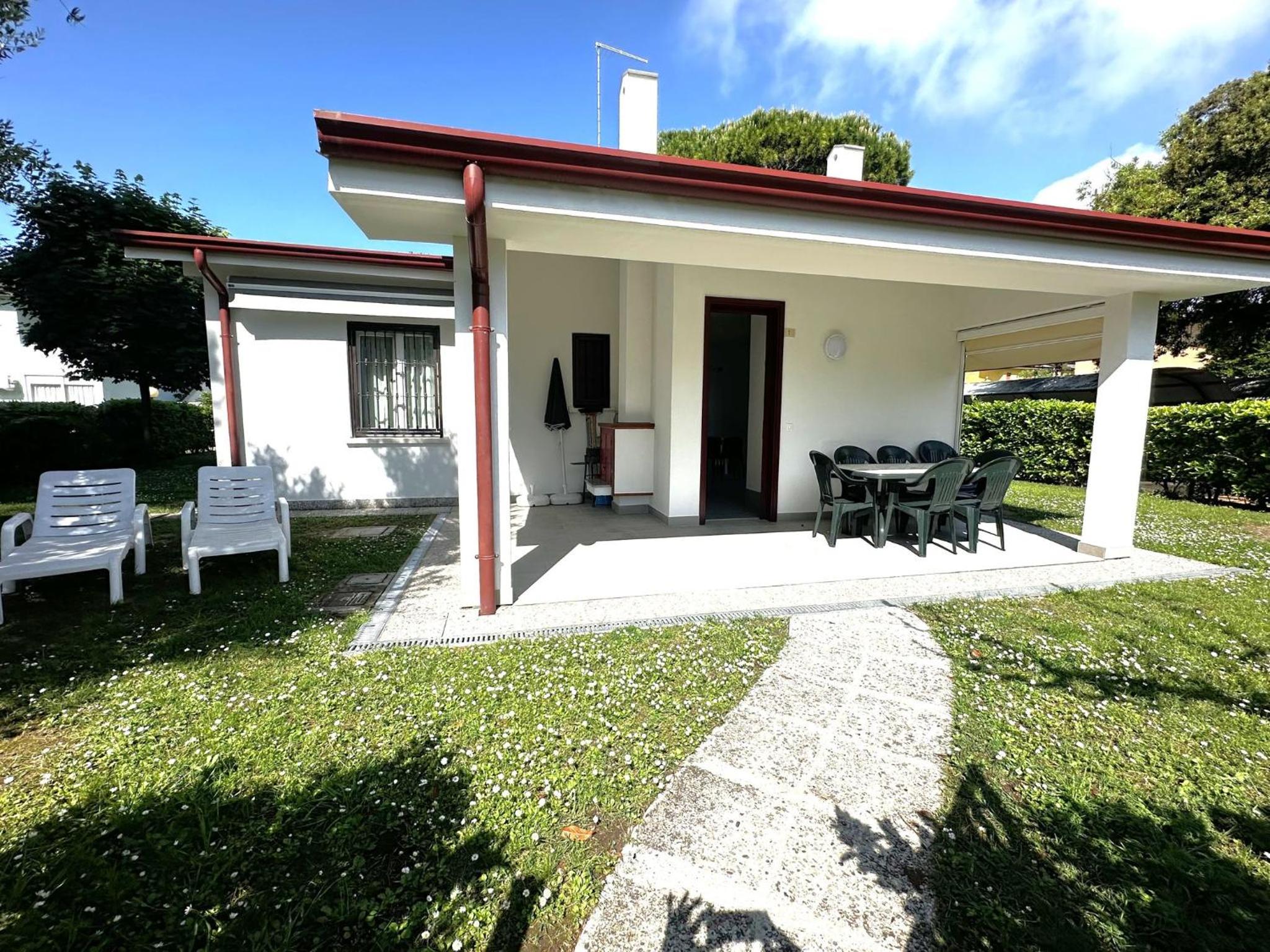 Villa with garden and pool access in Bibione