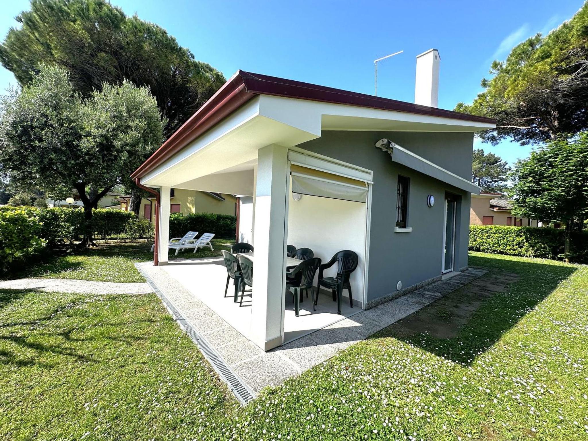 Villa with garden and pool access in Bibione