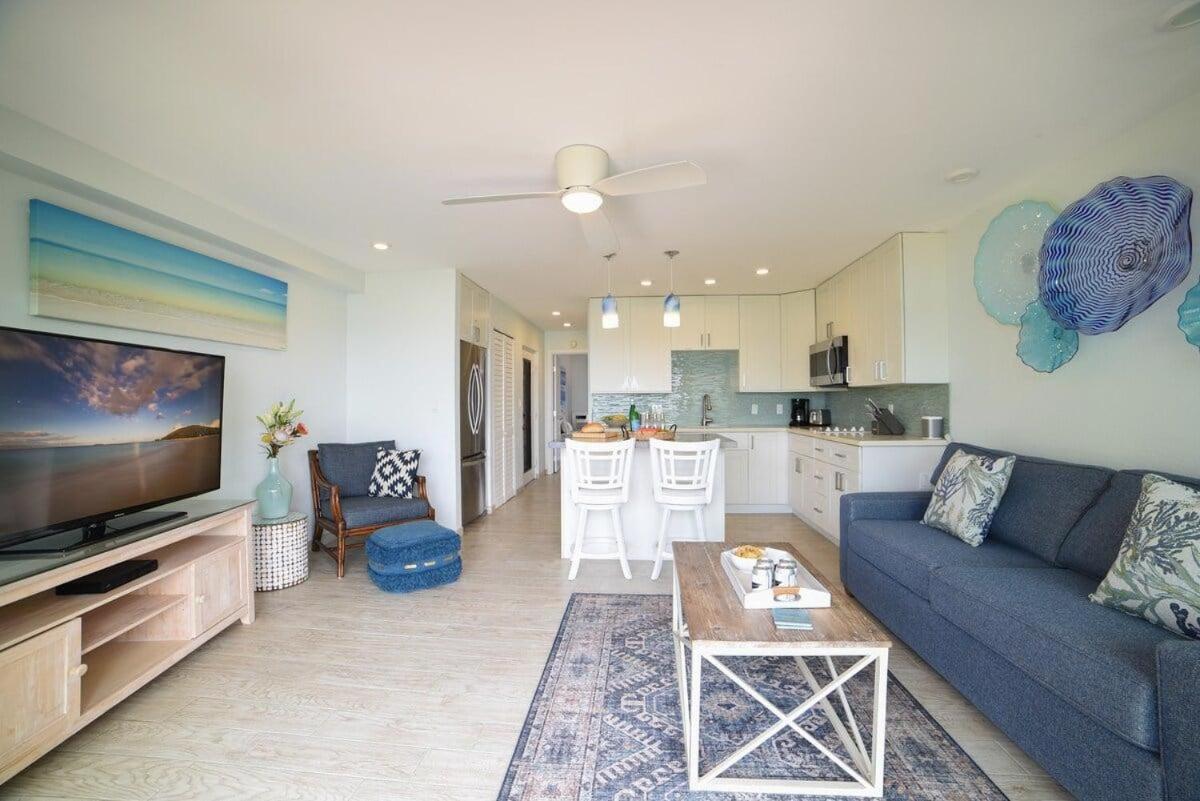 Hoyochi Nikko 105 · HN 105 OceanFront 1BD w Lanai AC Steps from