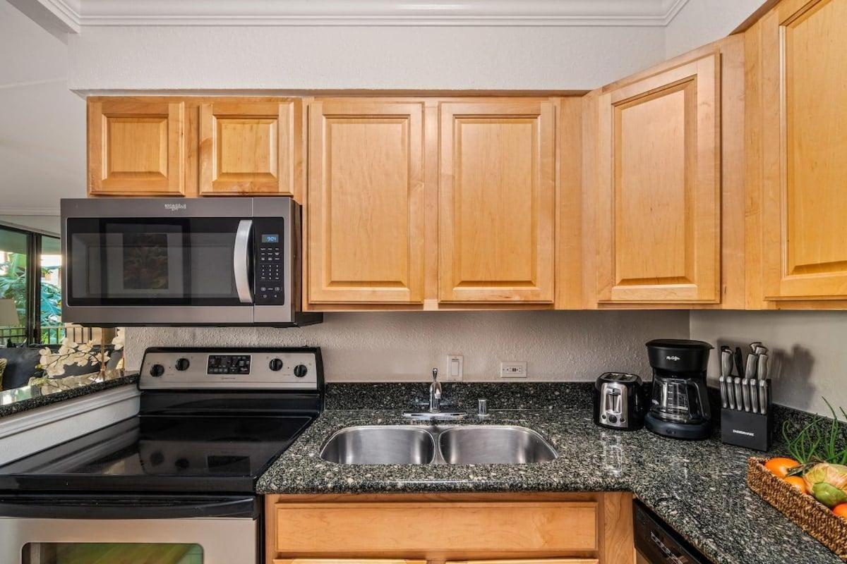 Paki Maui 217 · PM 217 Cozy 1BR Oceanfront Condo w Pool