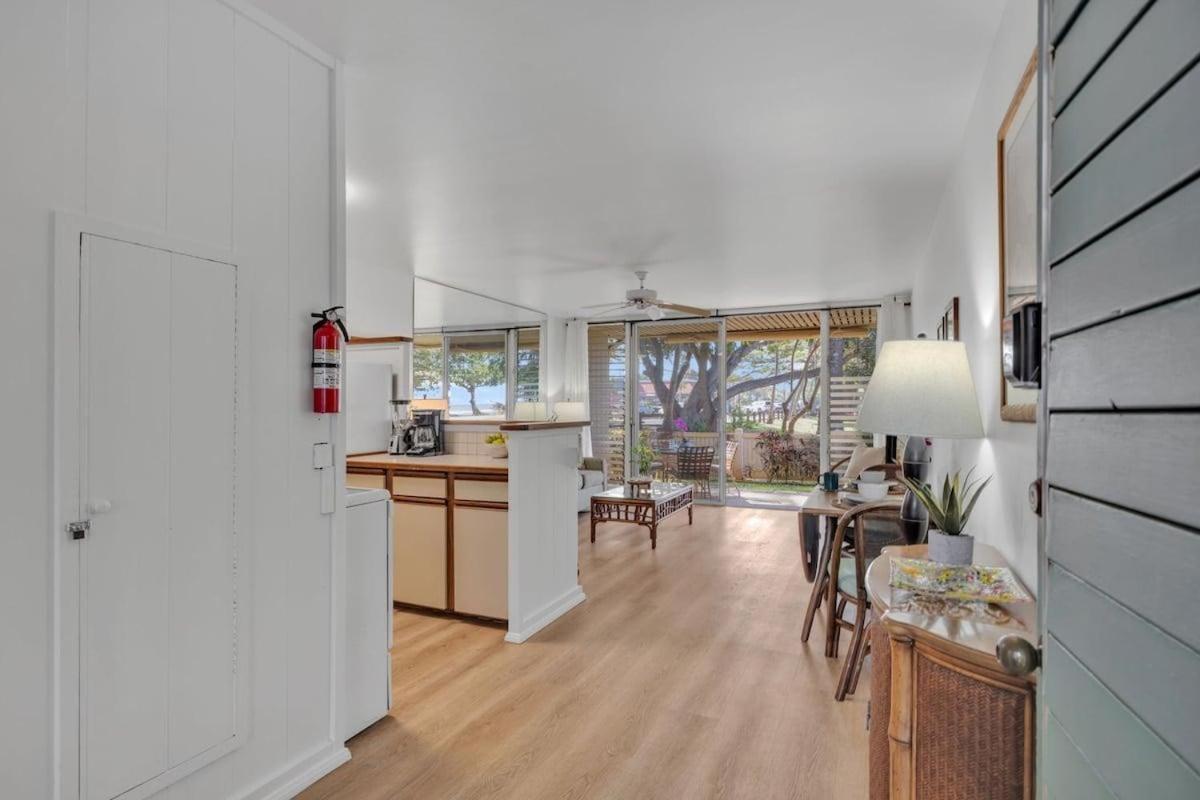 Hale Kai 110 · HKI 110 1BD Condo w Oceanviews and Oceanfront Poo