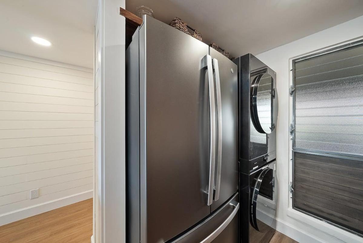 Lauloa 403 · LOA 403 Fully Remodeled Direct Oceanfront 2BD
