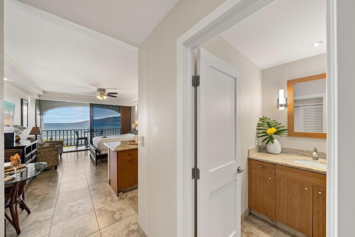 Lahaina Shores 607 · LS 607 Beachfront Remodeled Studio Stunnin