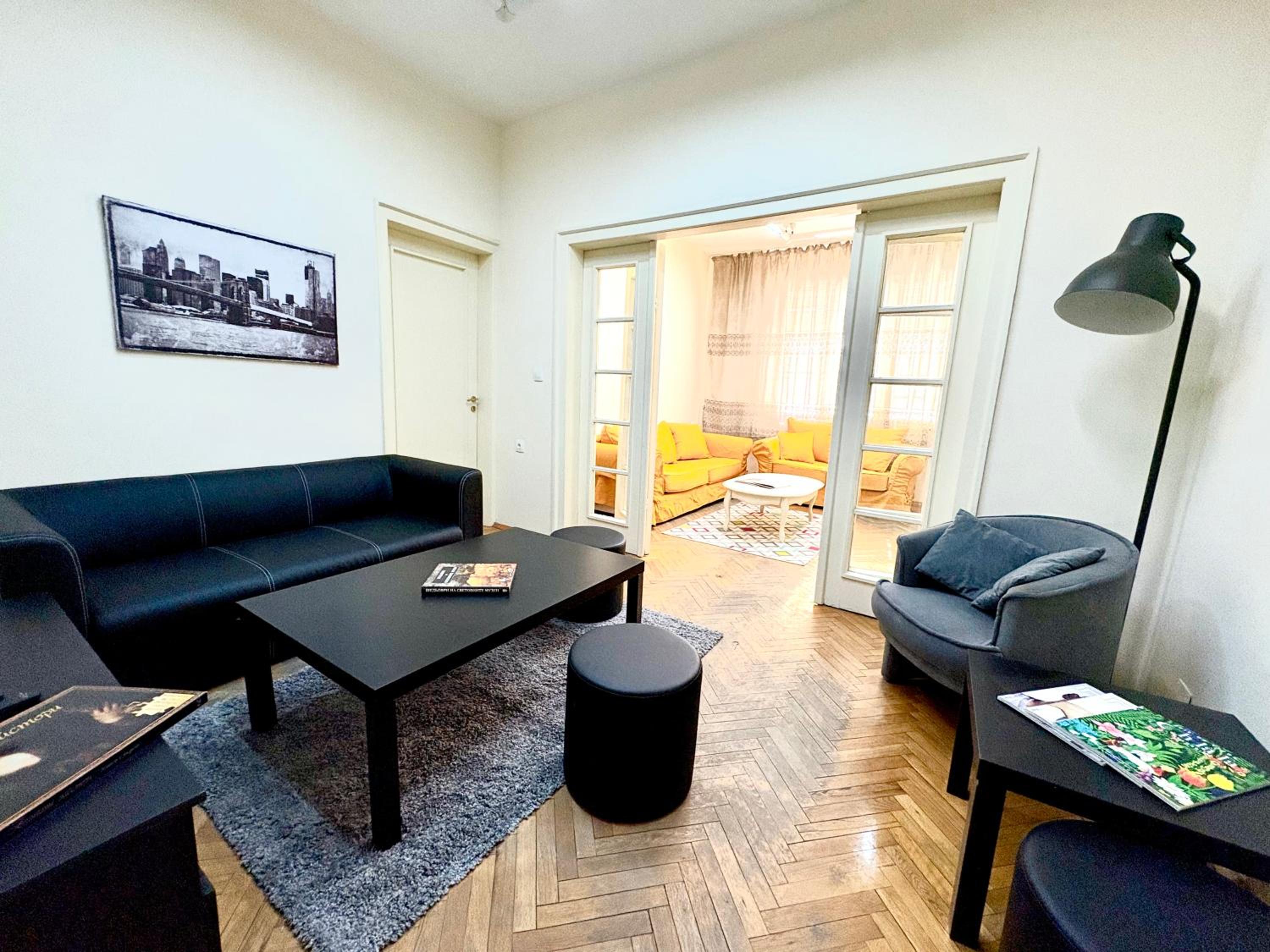 Big & Cozy Central Apartment