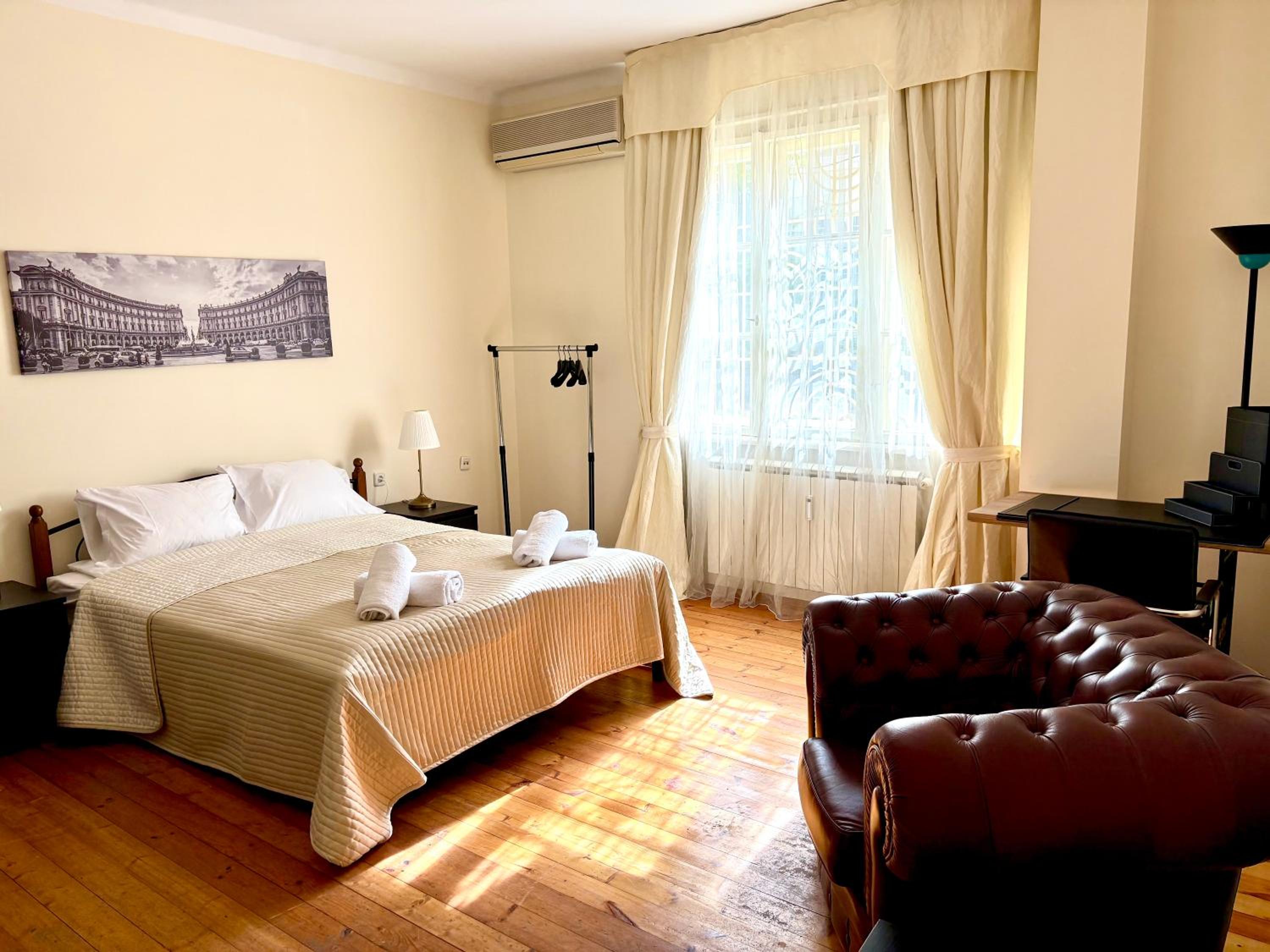 Big & Cozy Central Apartment