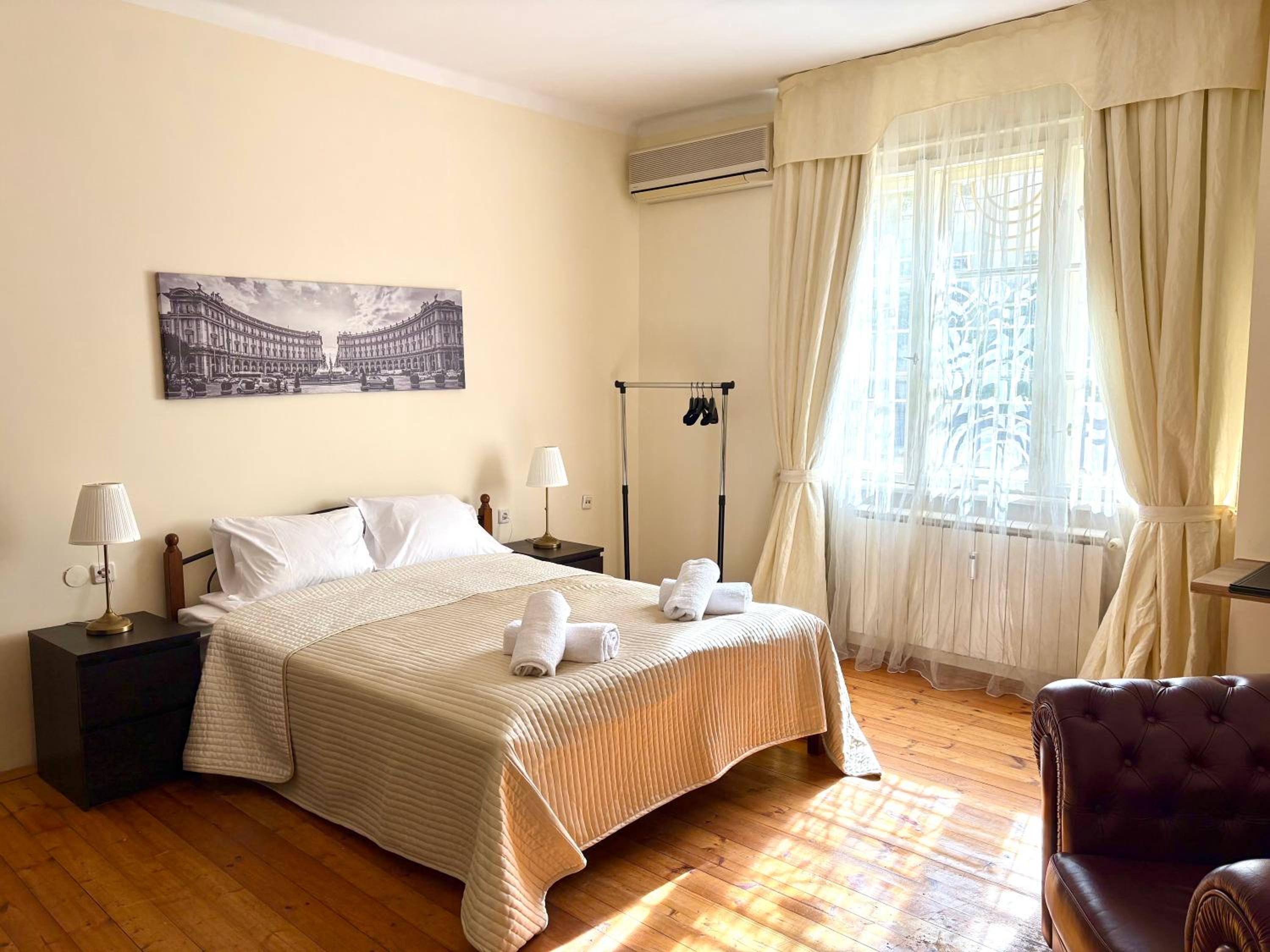 Big & Cozy Central Apartment