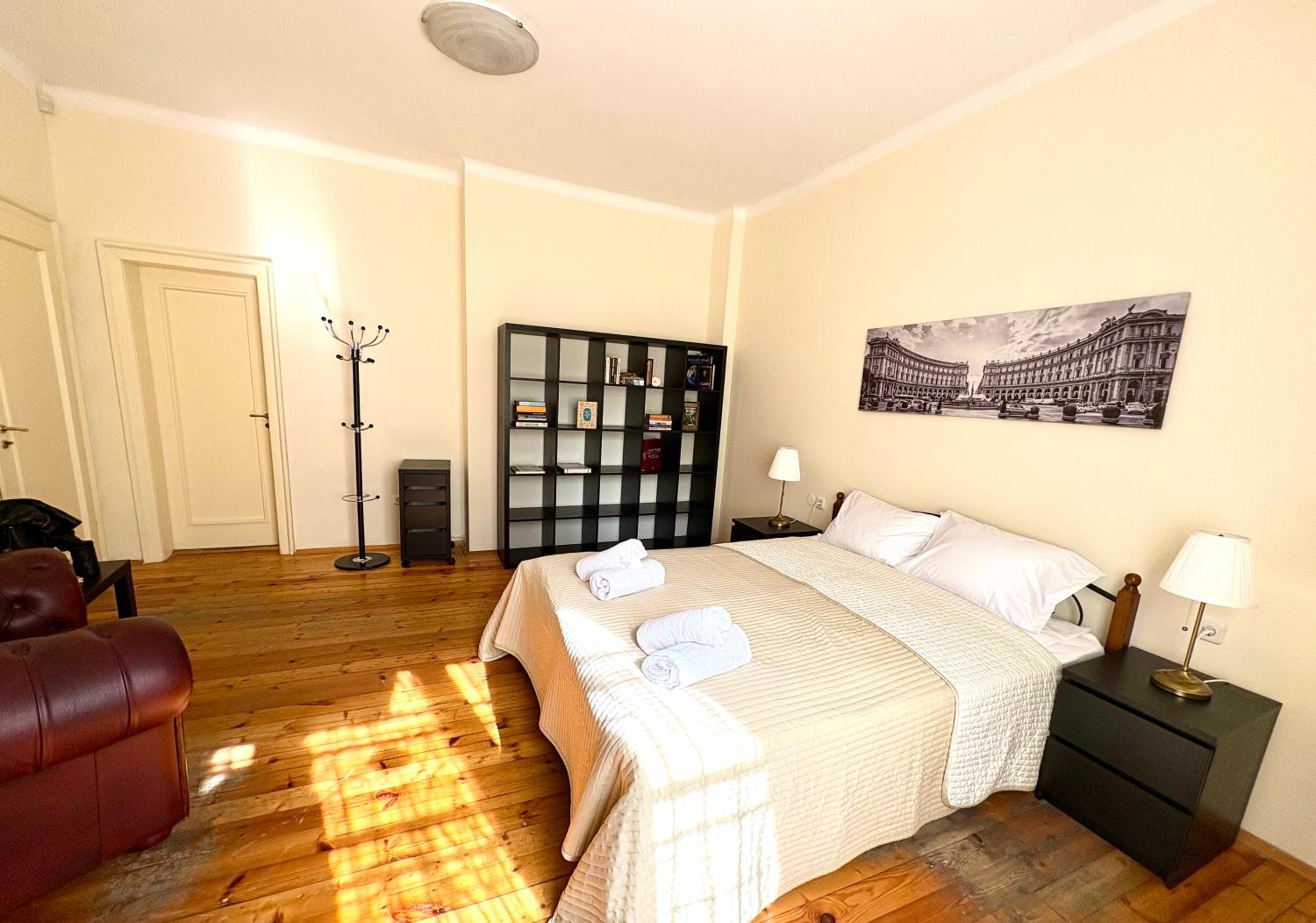 Big & Cozy Central Apartment
