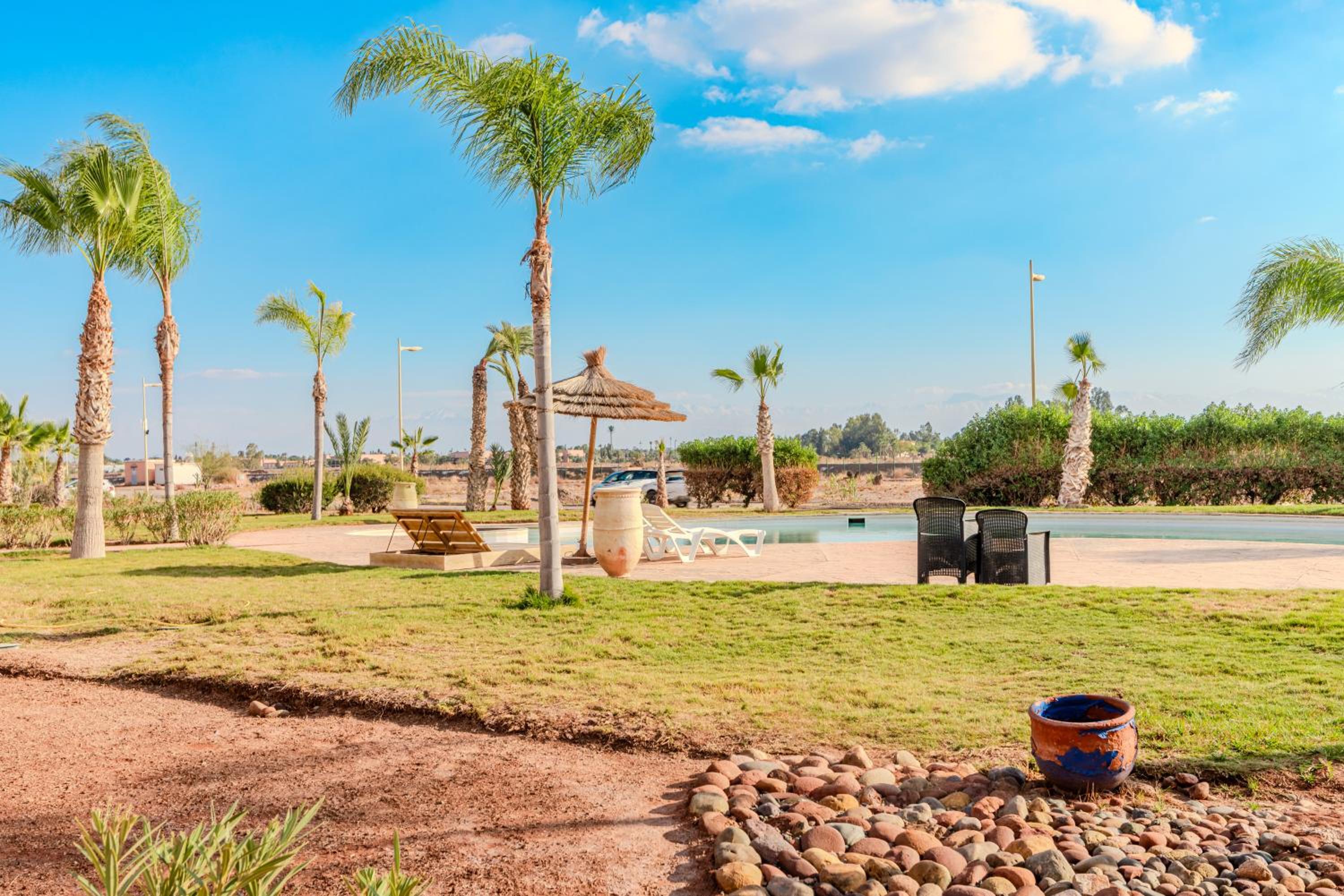 Dar Dmana Luxury Apt Pools, Tennis & Private Garden