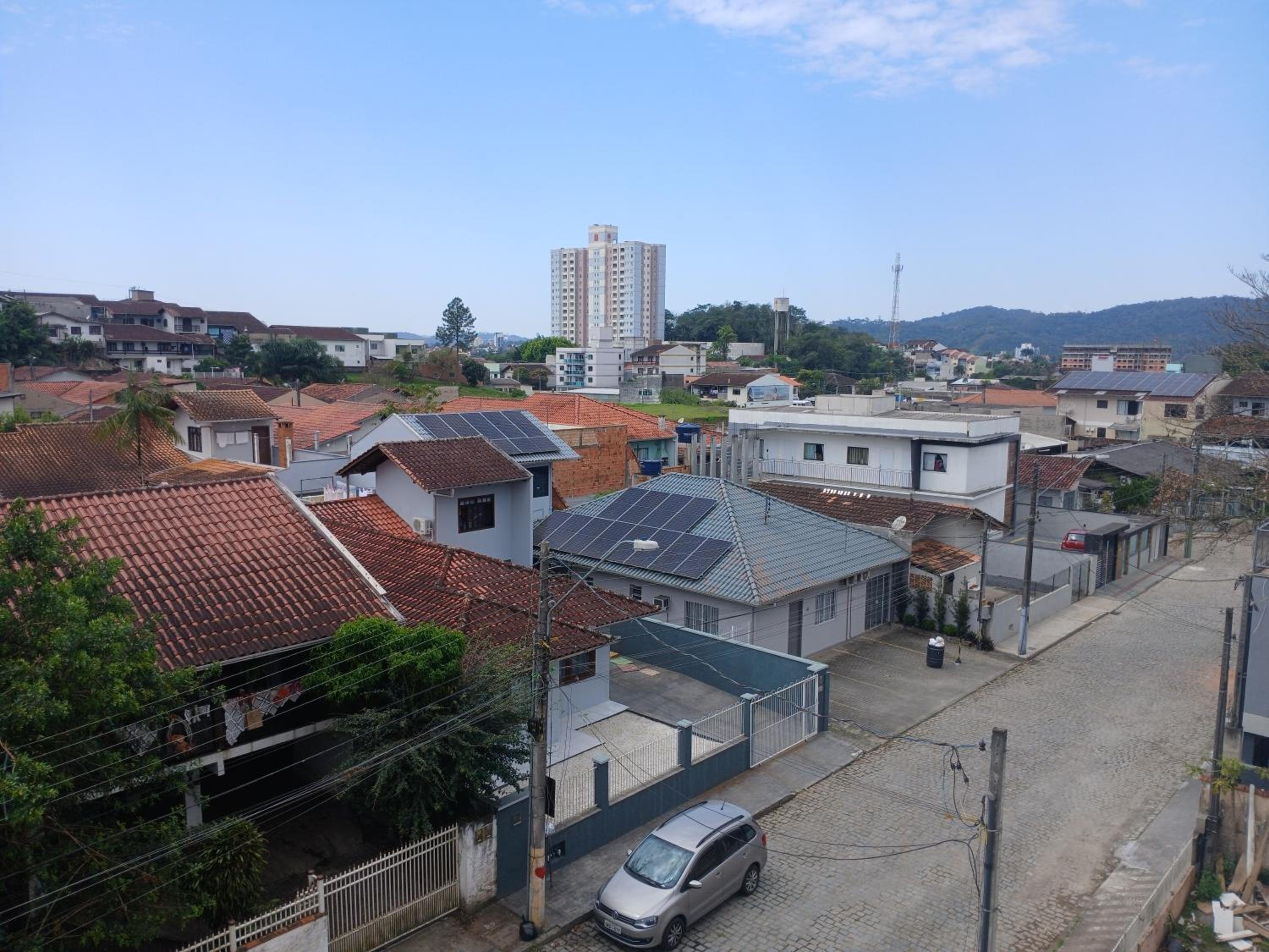 Ótima Localização, com suíte, Garagem coberta
