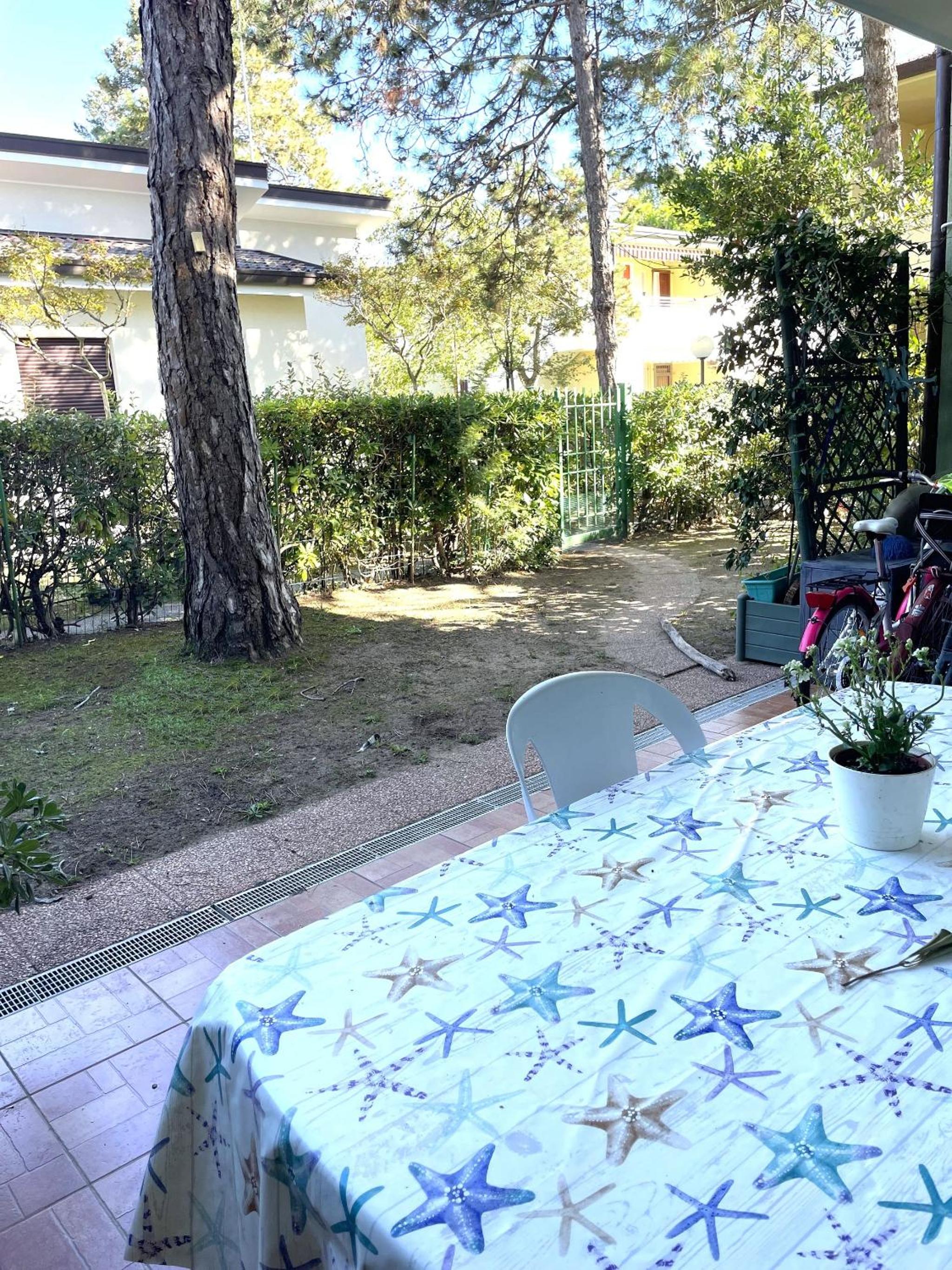 Nice flat with pool and garden