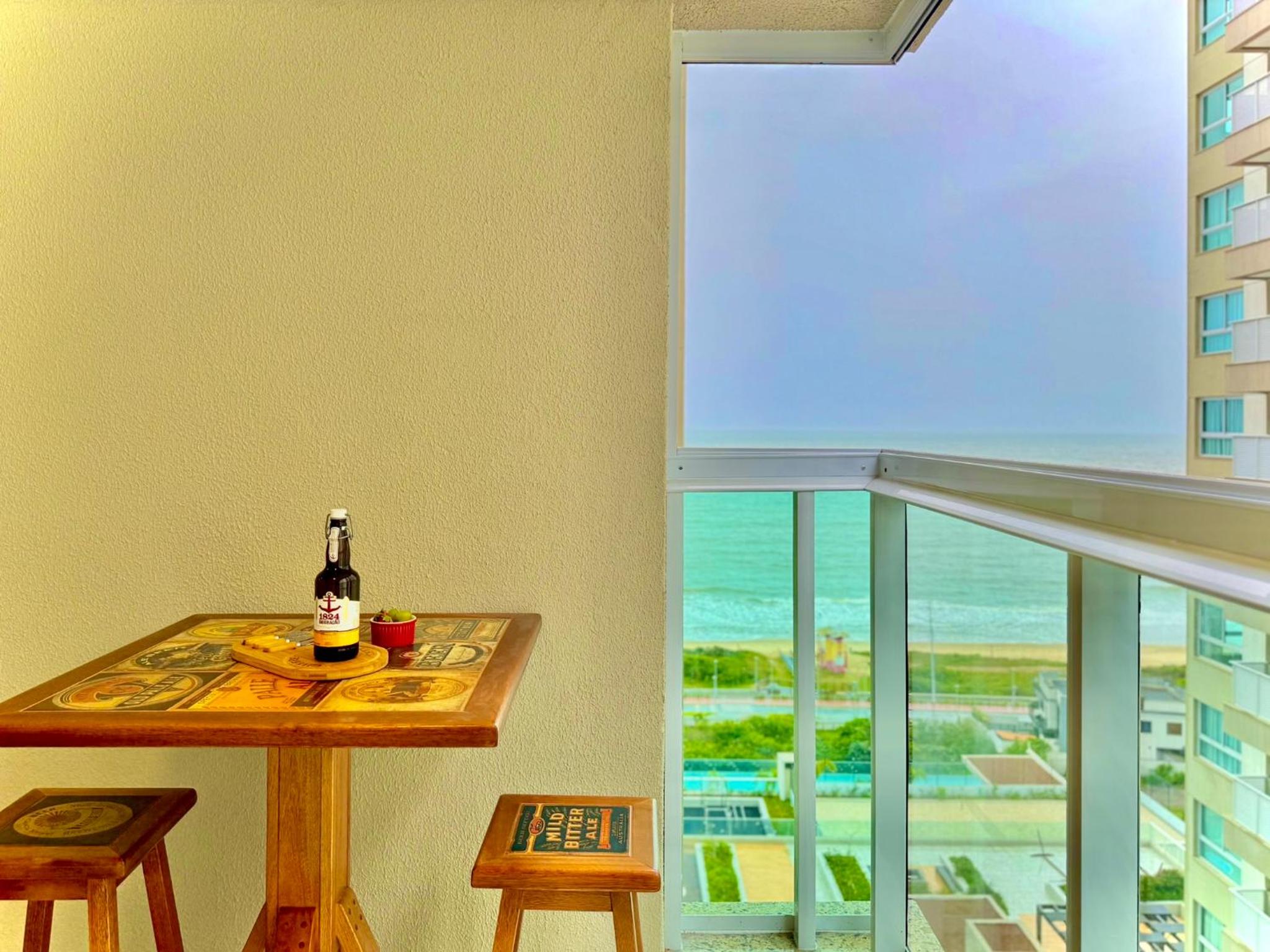 Apto Pé na Areia Condomínio Resort Completo com Piscina borda Infinita, Beach Tennis, Academia, Sala de Jogos, Brinquedoteca, Playground e Portaria 24H 2 Q