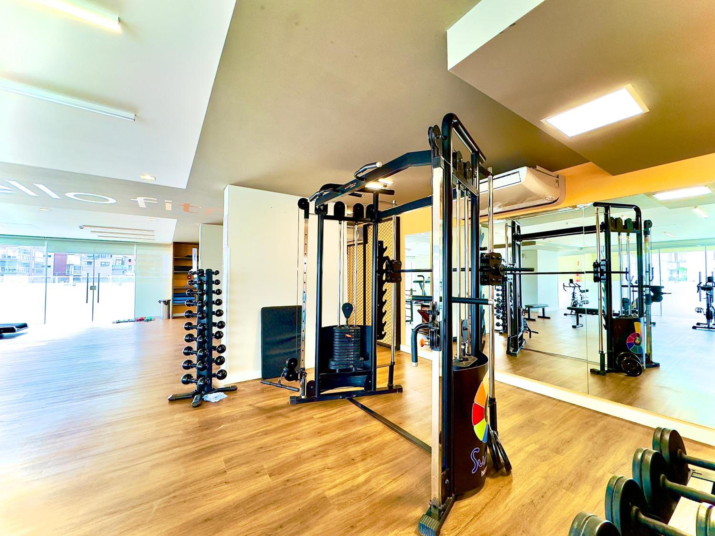 Apto Pé na Areia Condomínio Resort Completo com Piscina borda Infinita, Beach Tennis, Academia, Sala de Jogos, Brinquedoteca, Playground e Portaria 24H 2 Q