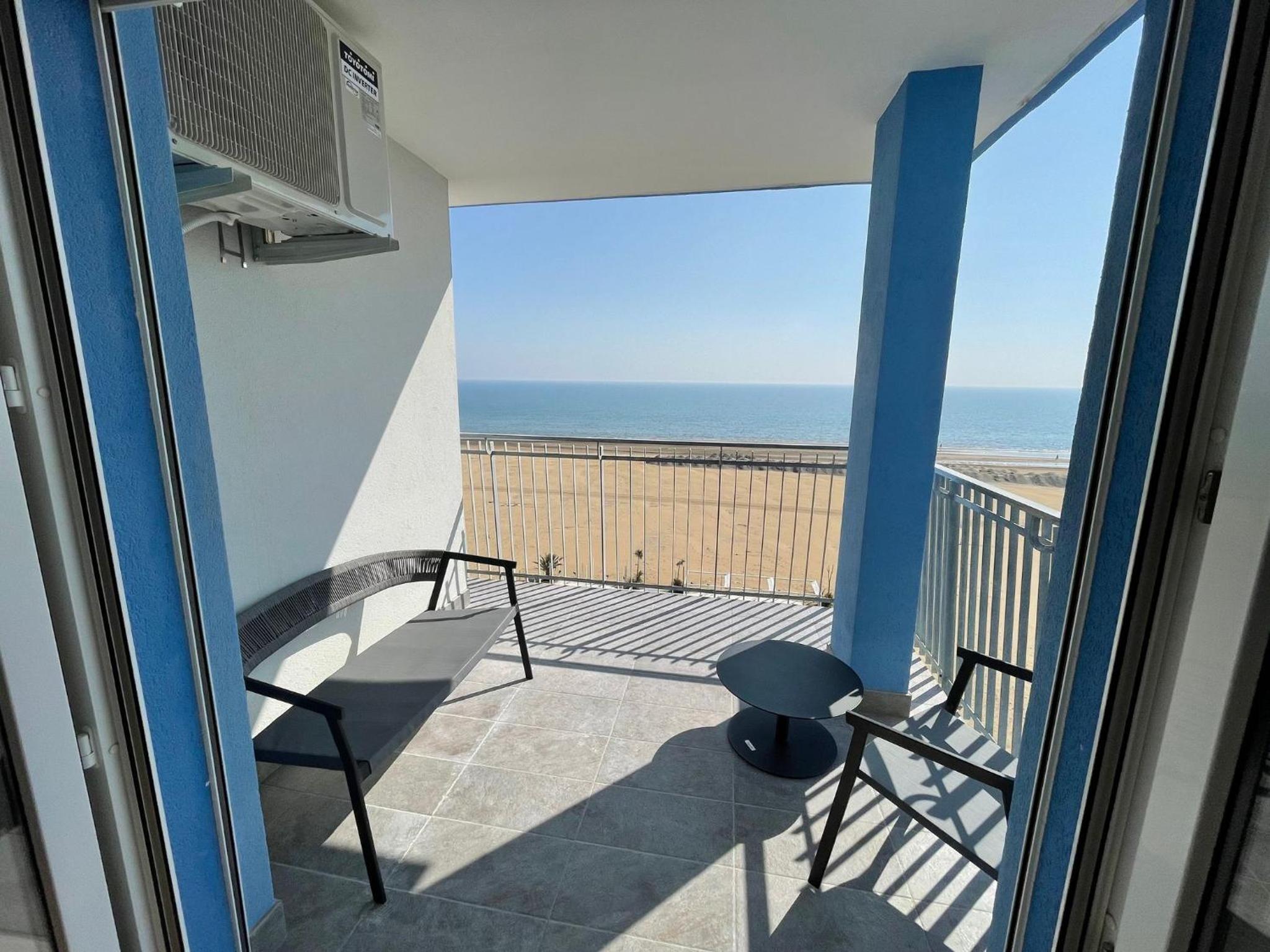 Modern seafront flat with stunning views