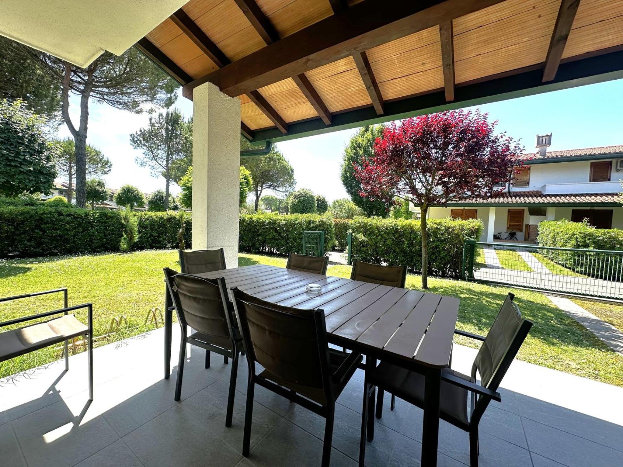 Comfy Bibione villa with pool access