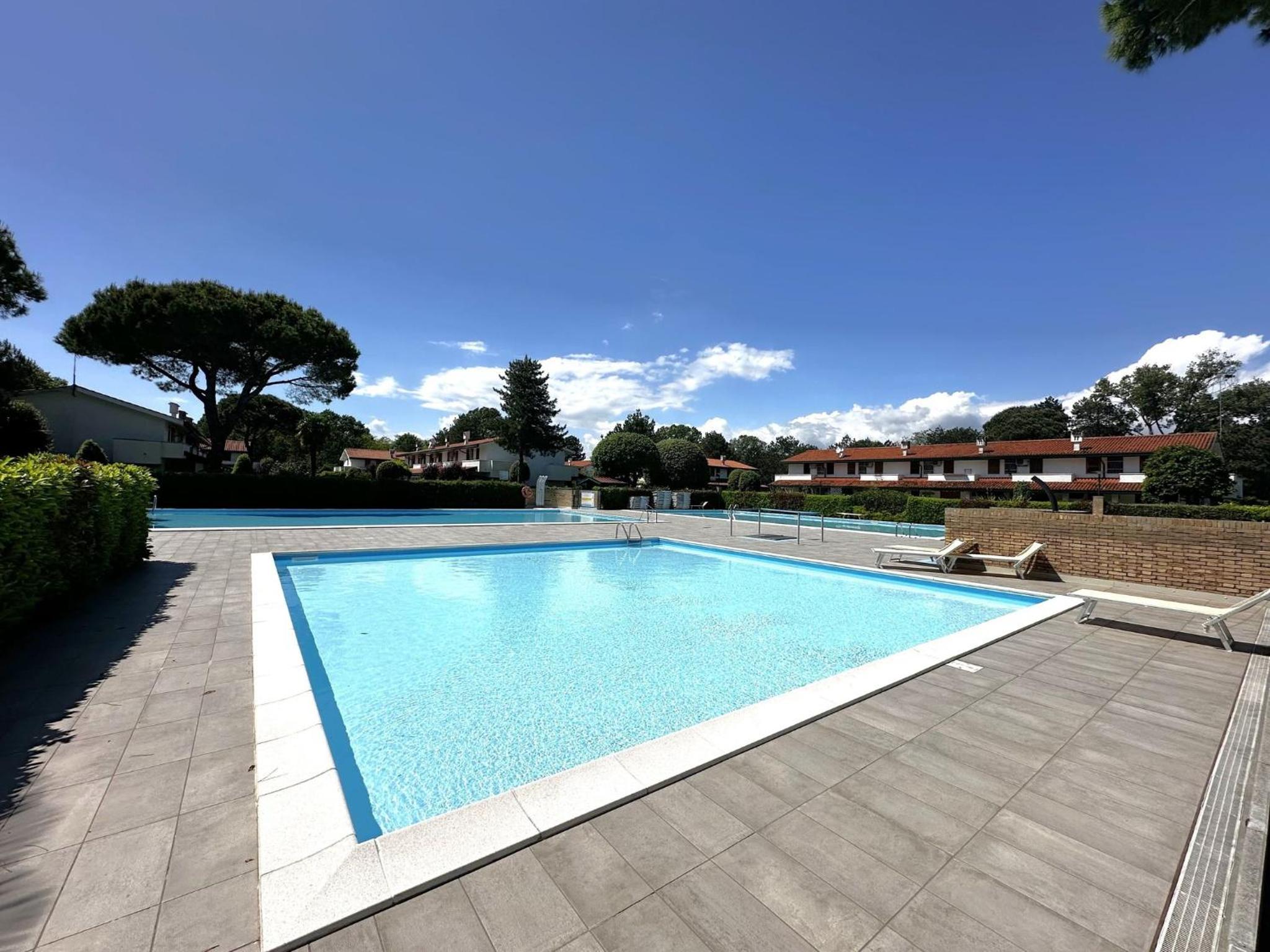 Comfy Bibione villa with pool access