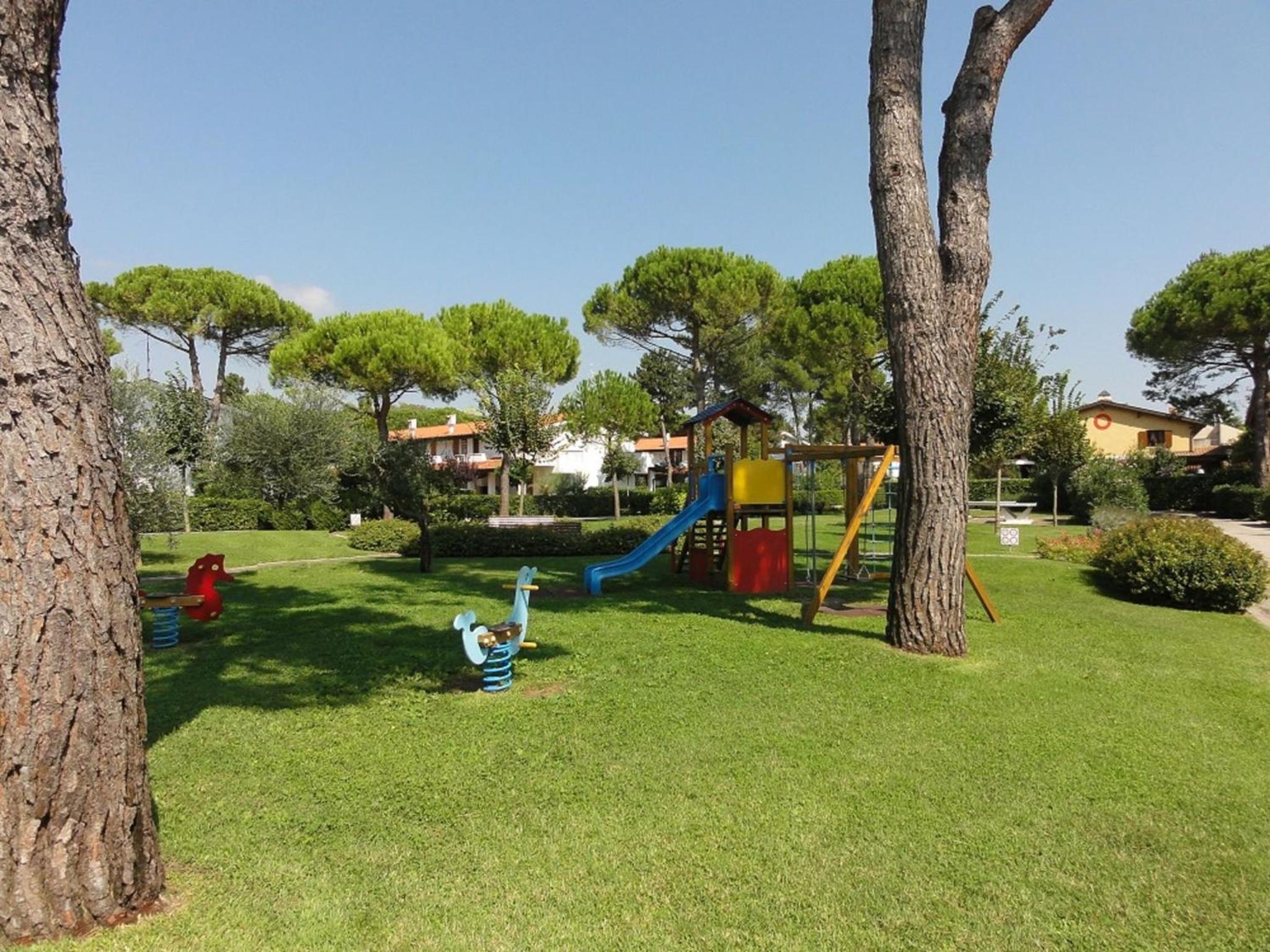 Comfy Bibione villa with pool access