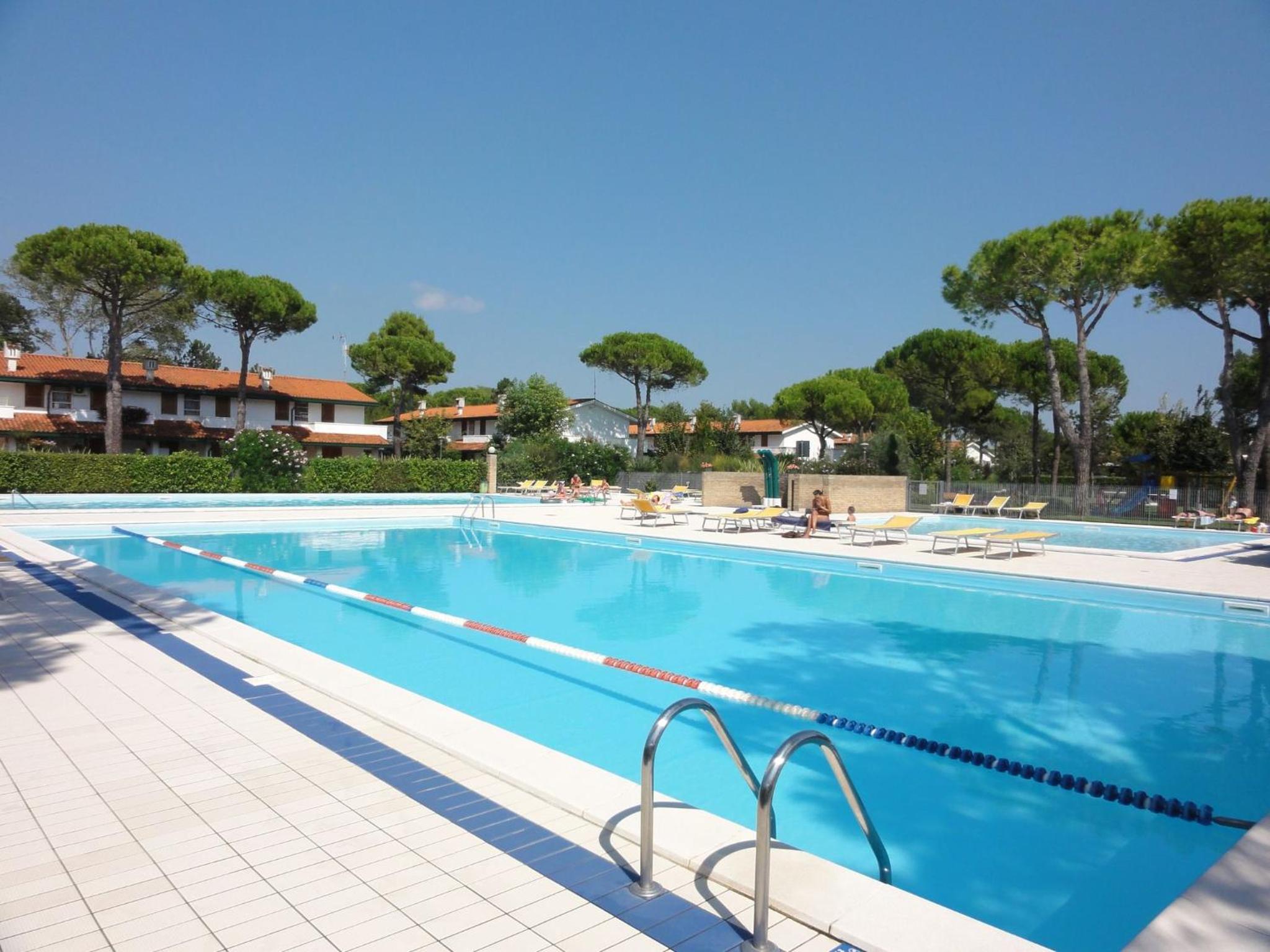 Comfy Bibione villa with pool access
