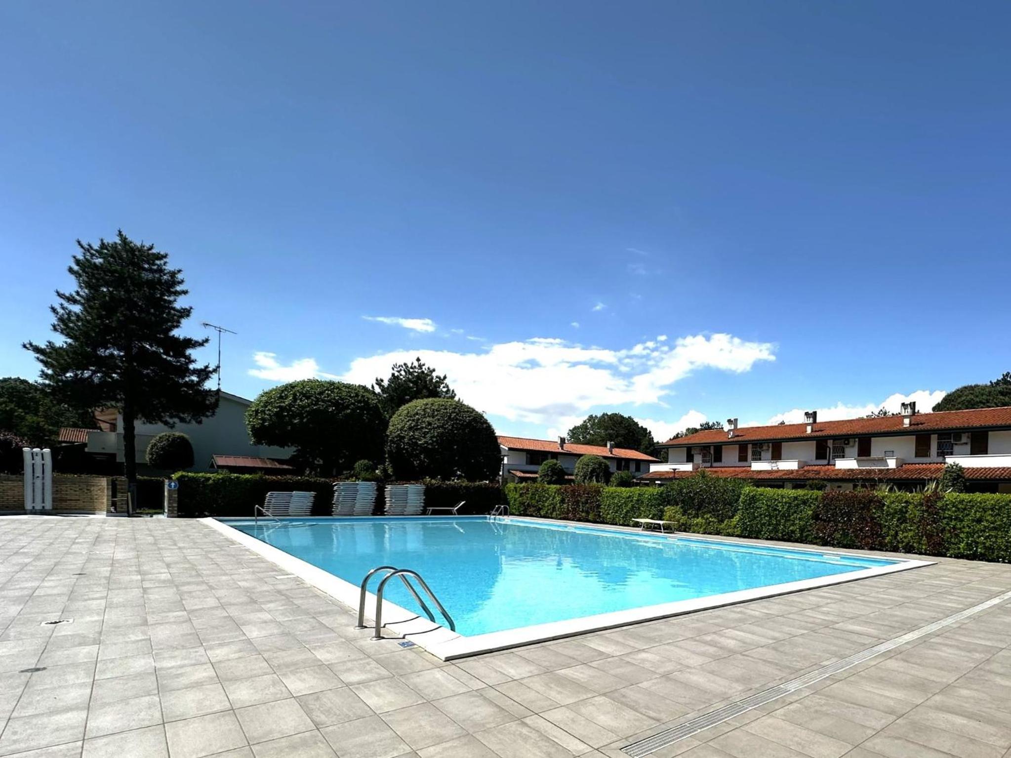 Comfy Bibione villa with pool access