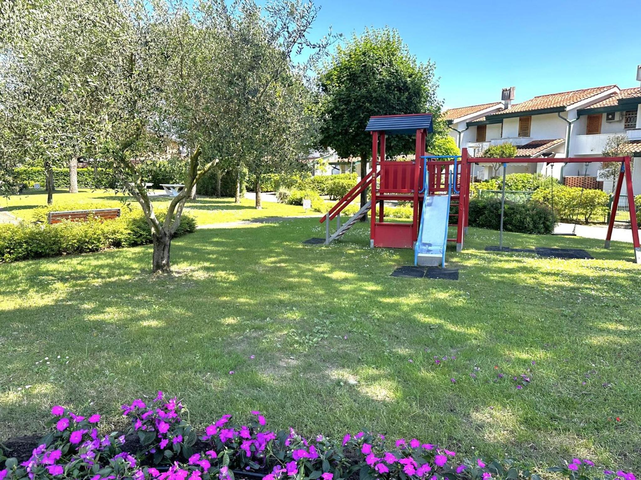 Comfy Bibione villa with pool access