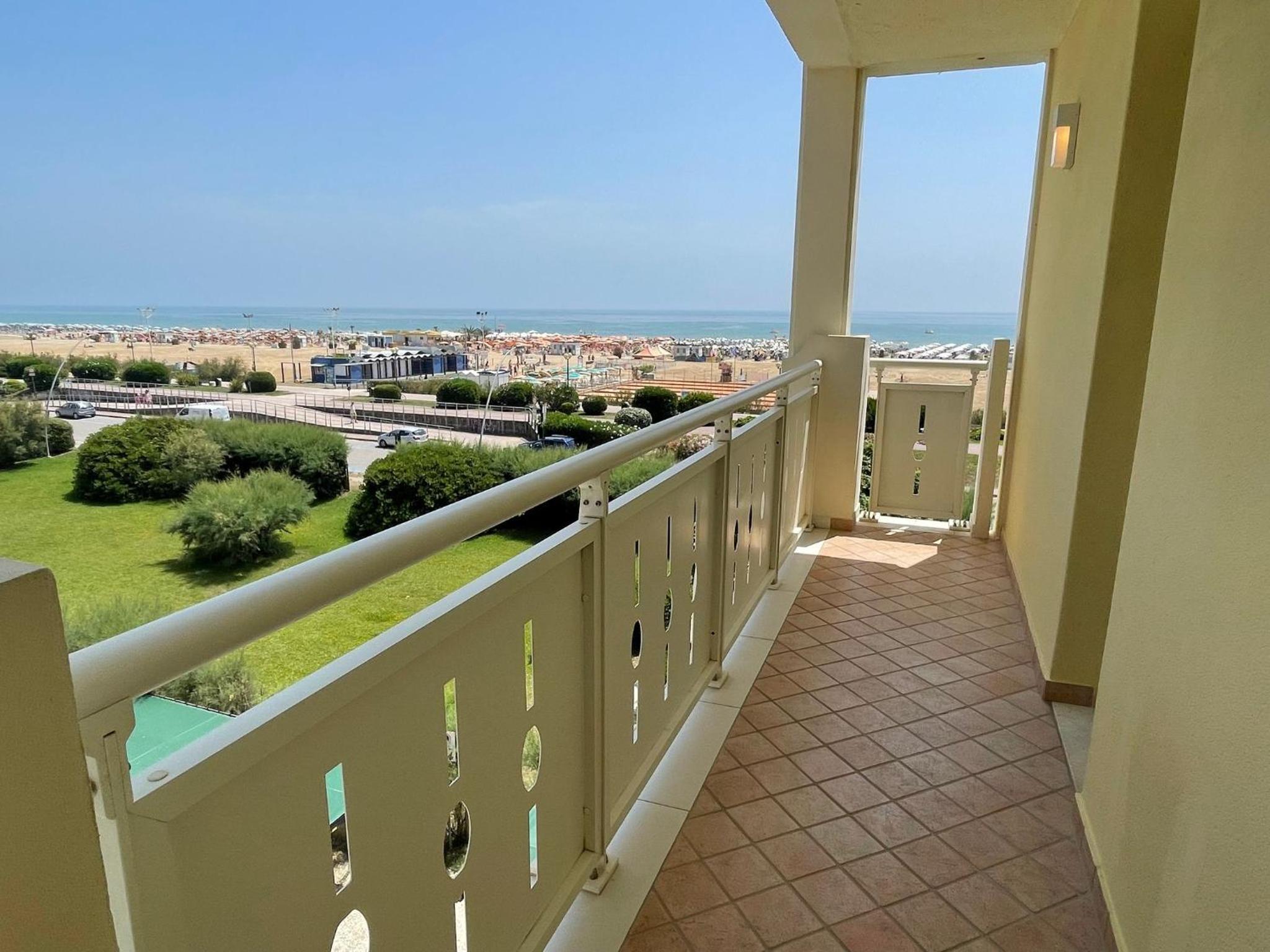 Apartment in a prime seafront location