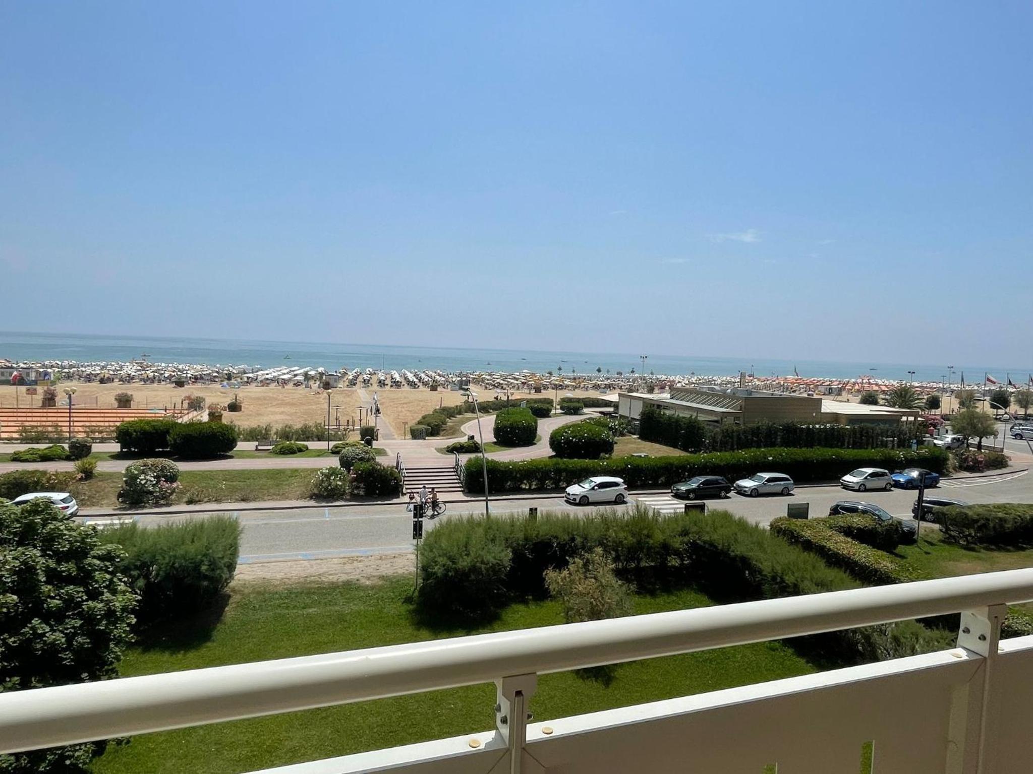 Apartment in a prime seafront location