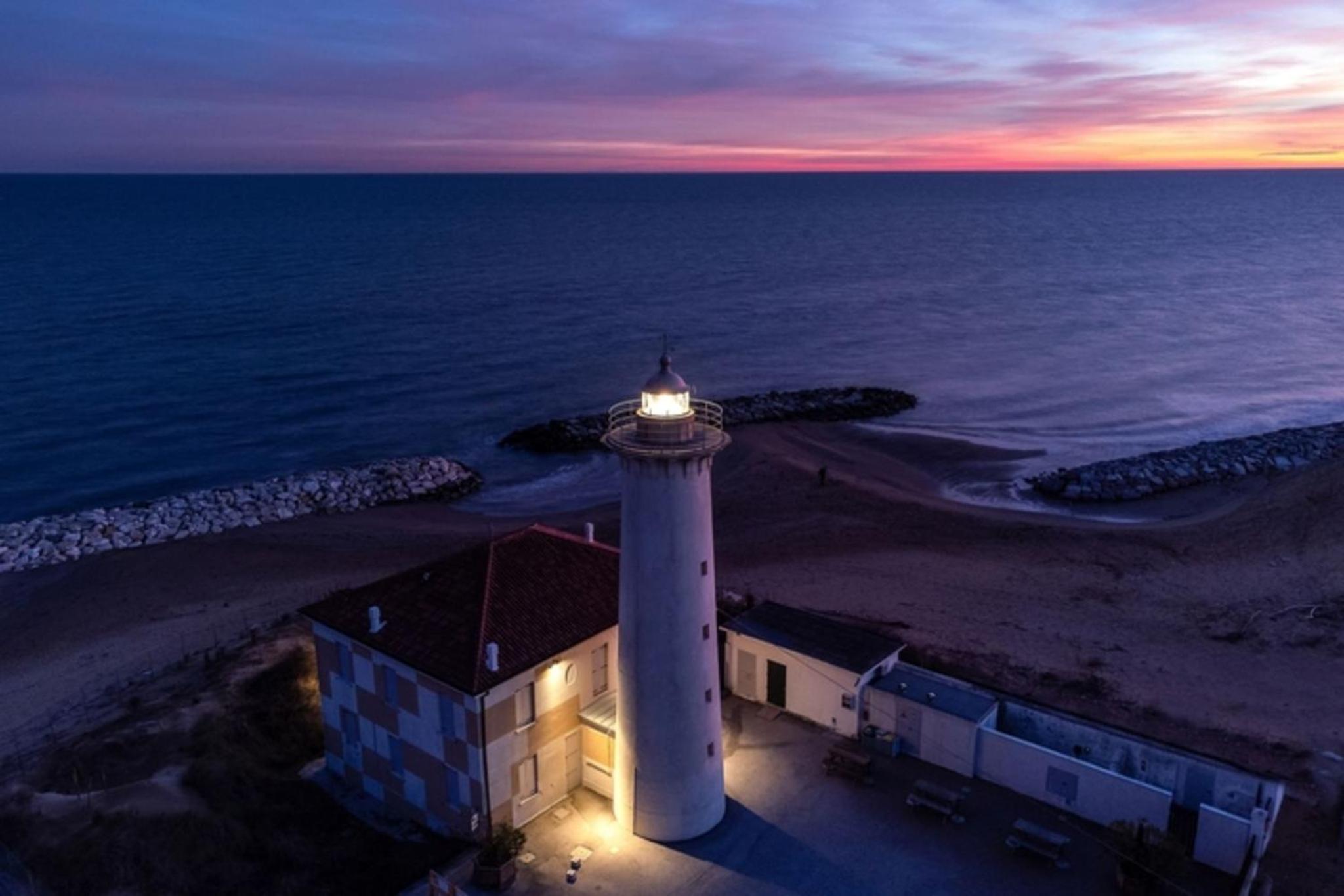 Apartment in a prime seafront location