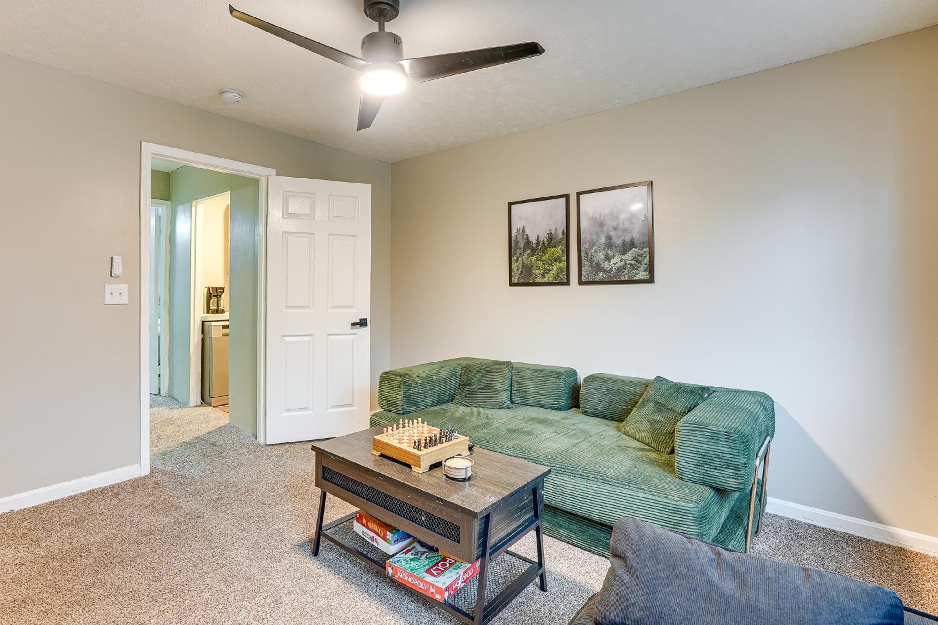 Stay Near the Derby and Downtown! Louisville Apt
