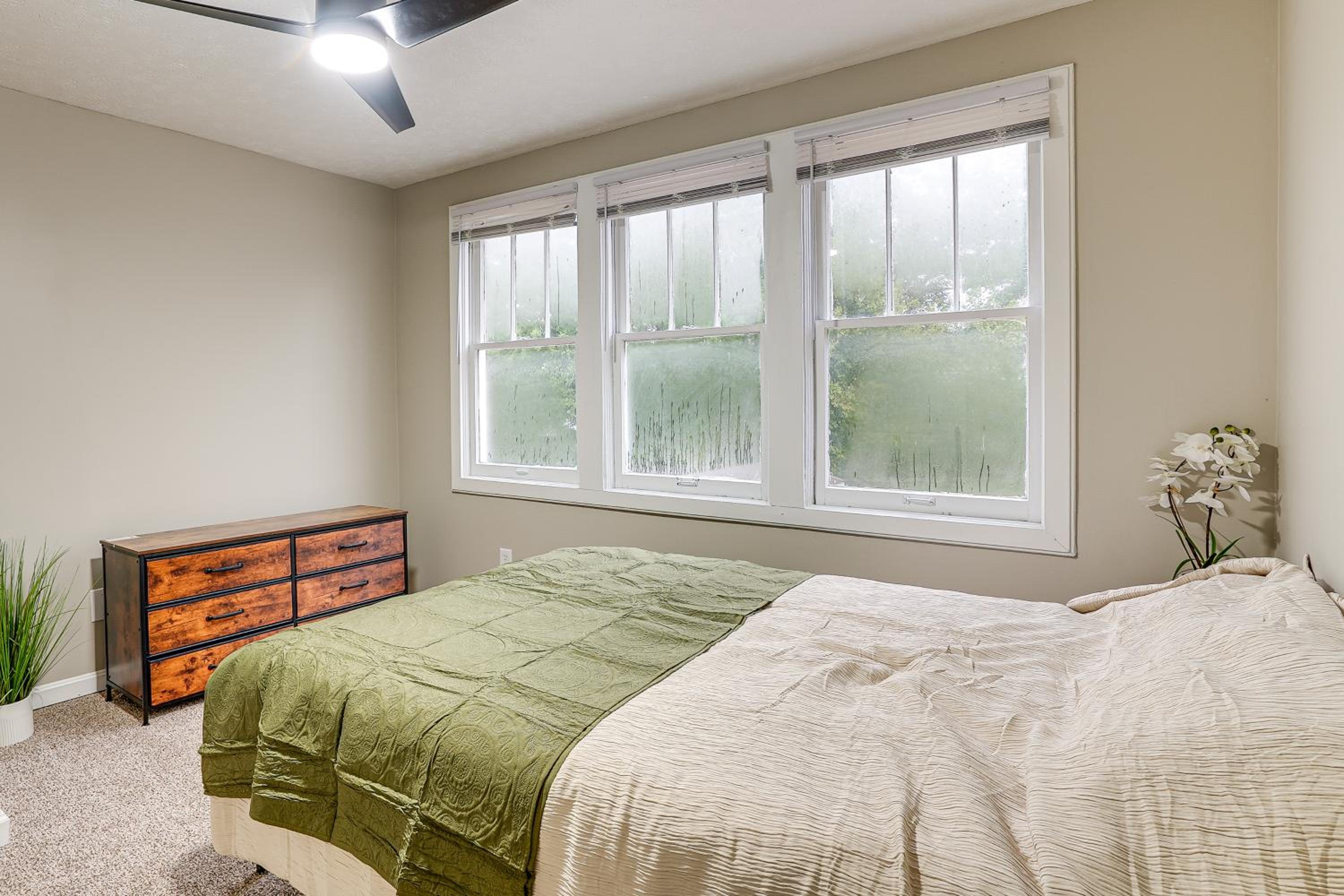 Stay Near the Derby and Downtown! Louisville Apt