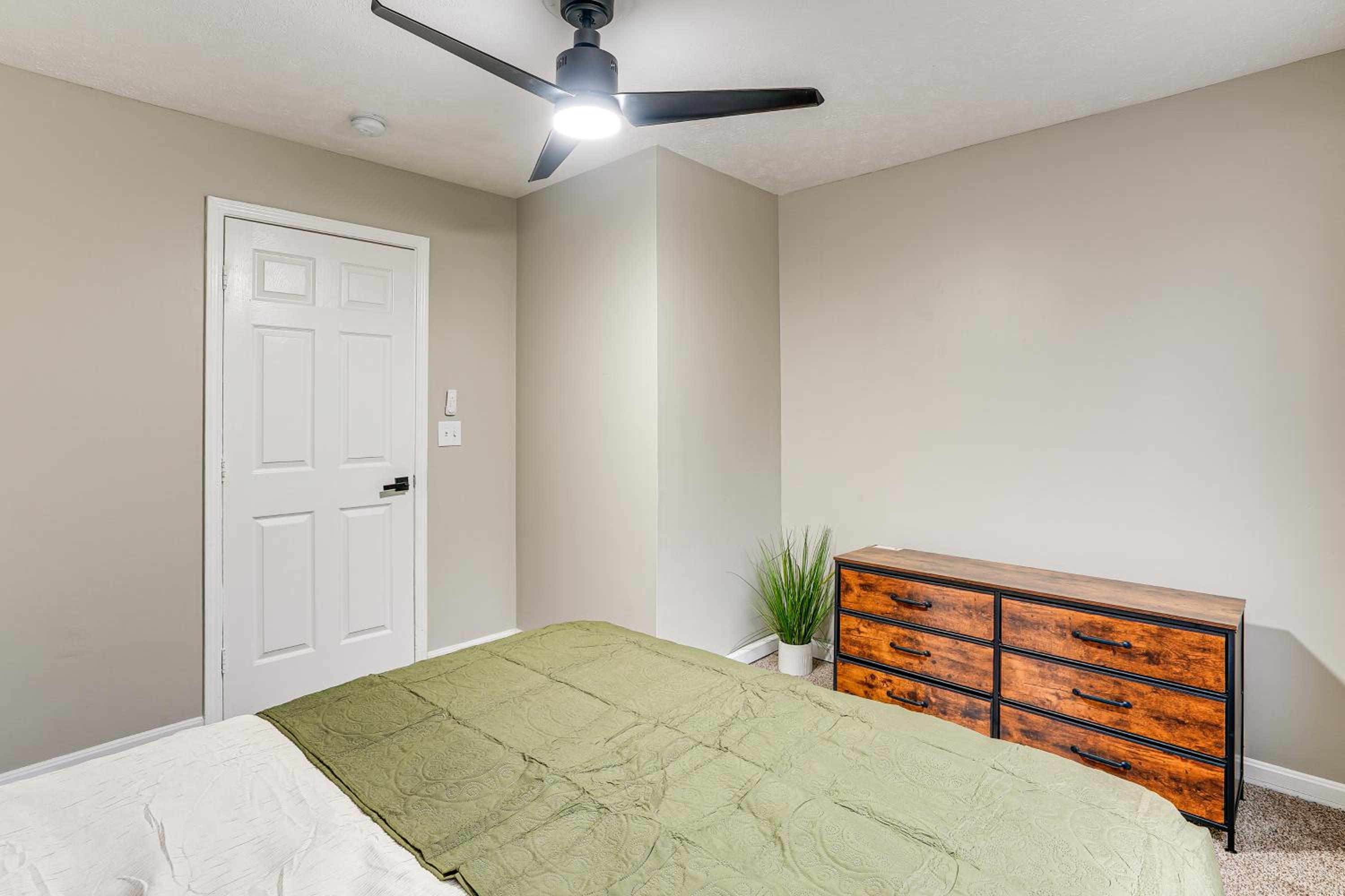 Stay Near the Derby and Downtown! Louisville Apt